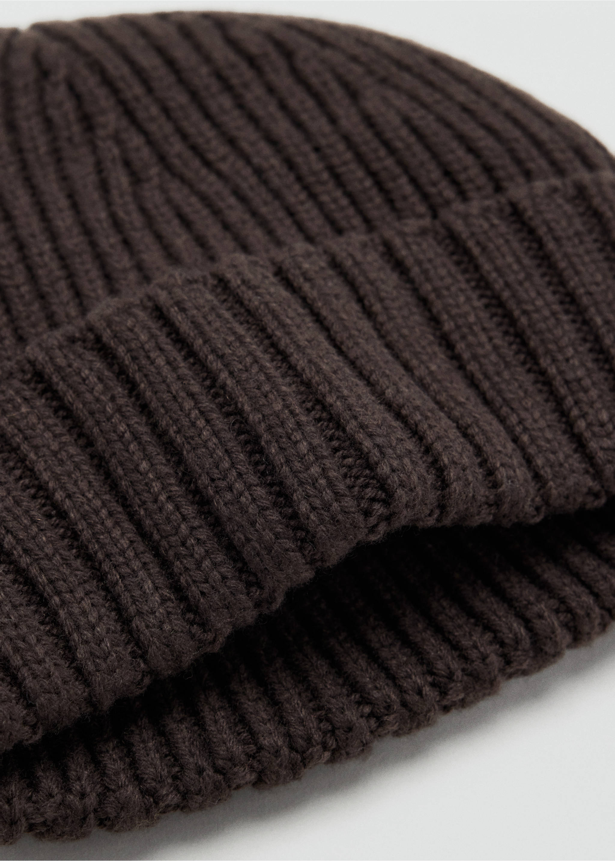 Dark brown ribbed knit beanie with a folded cuff., Chocolate. Ref: 37057902-00.