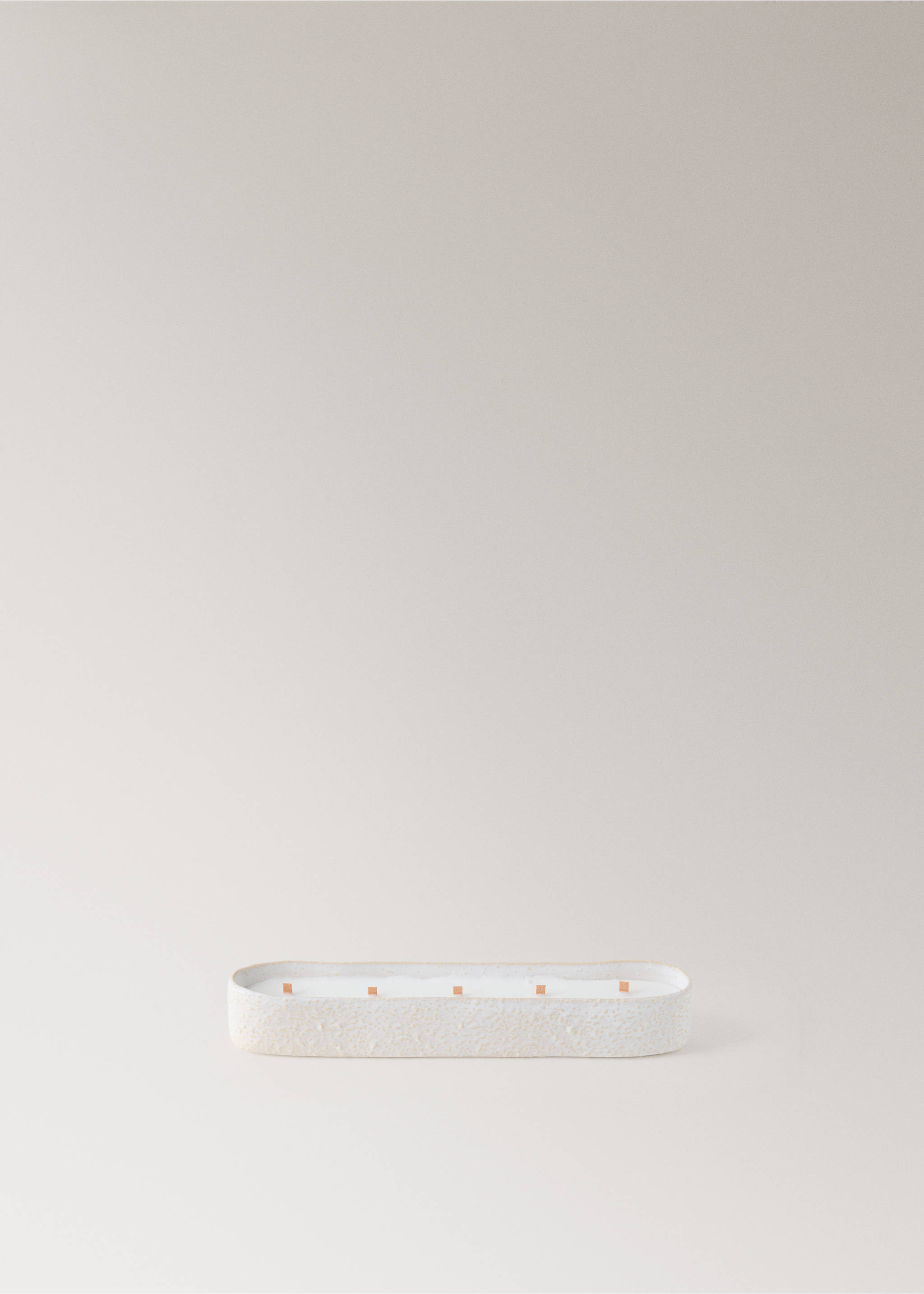 Long oval candle in a textured light beige container with five wicks., Off White. Ref: 37057904-00.