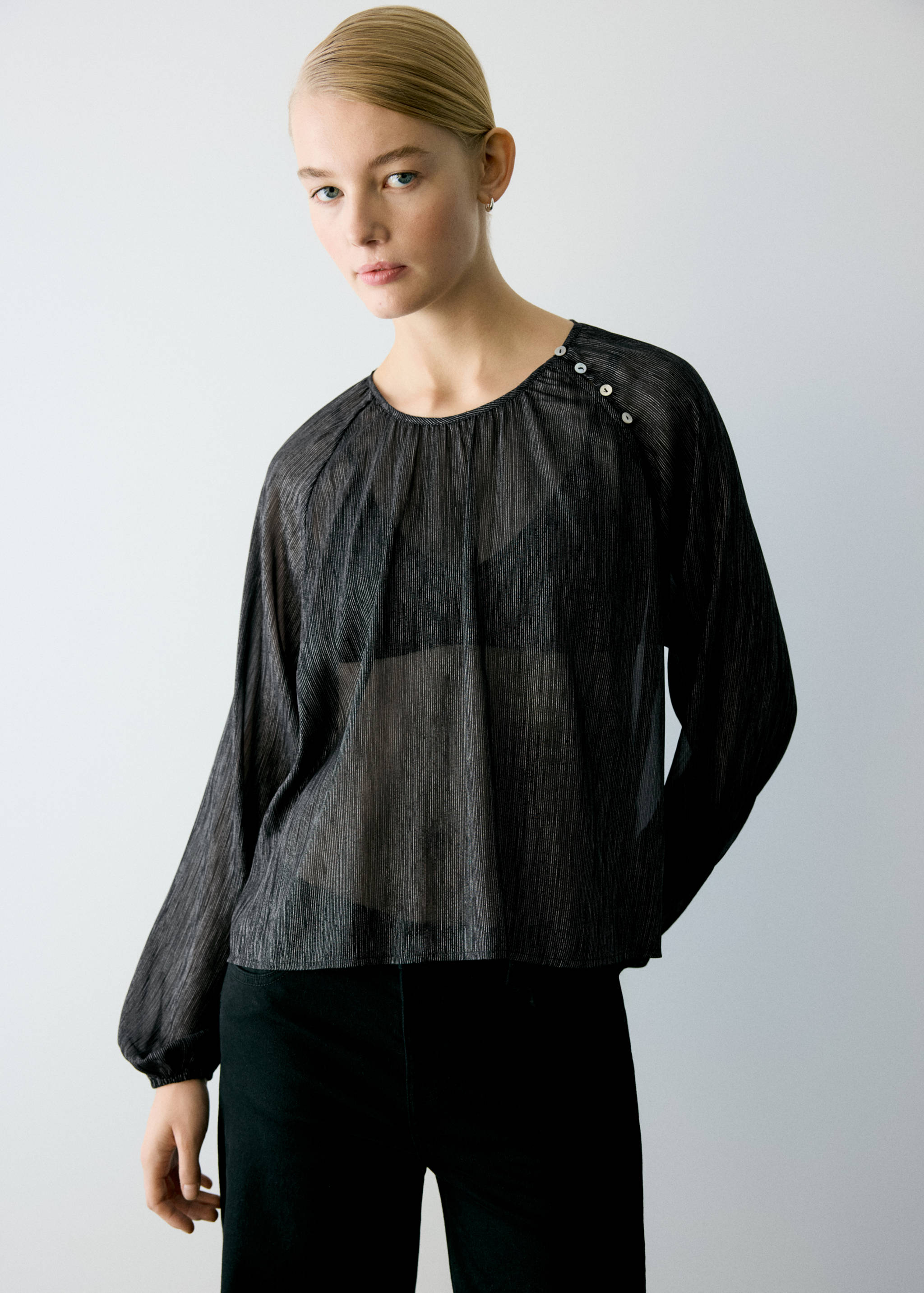 Blouse en fil métallisé détail boutons - Plan moyen