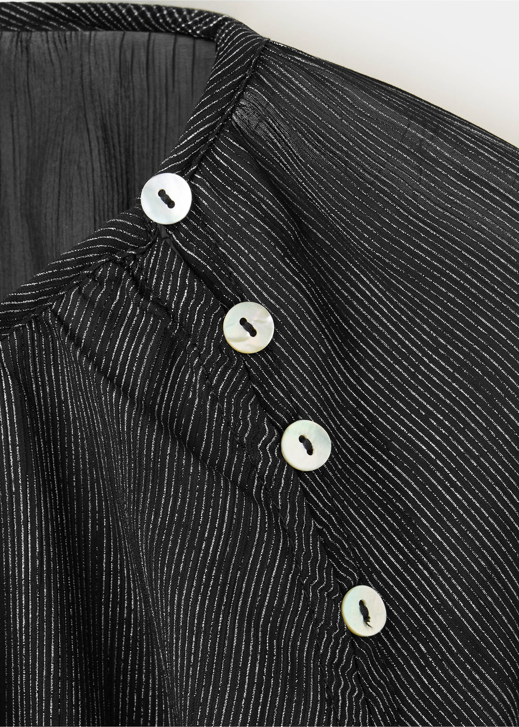 Blouse en fil métallisé détail boutons - Détail de l'article 8, Noir. Ref: 37057906-00.