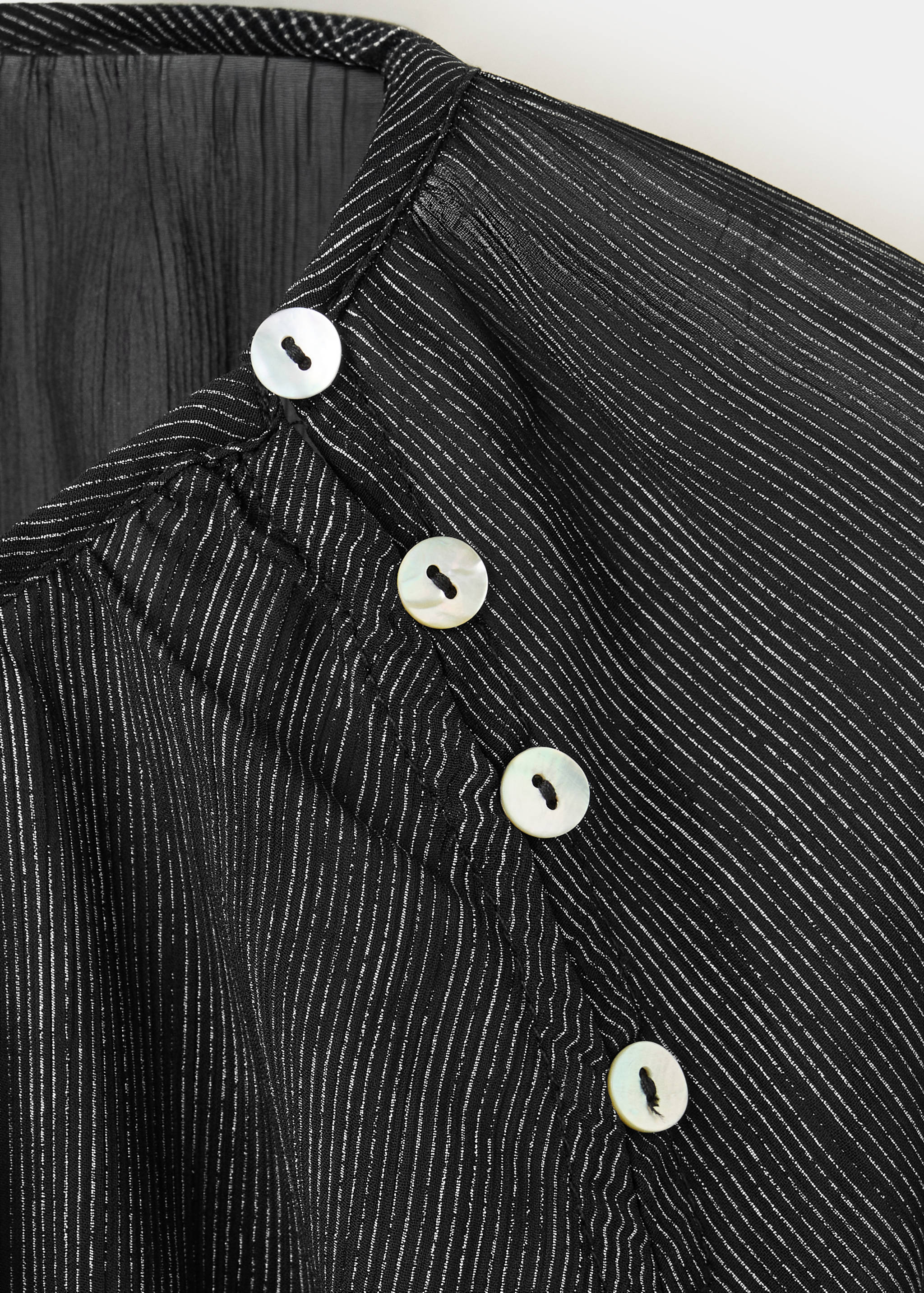 Blouse en fil métallisé détail boutons - Détail de l'article 8