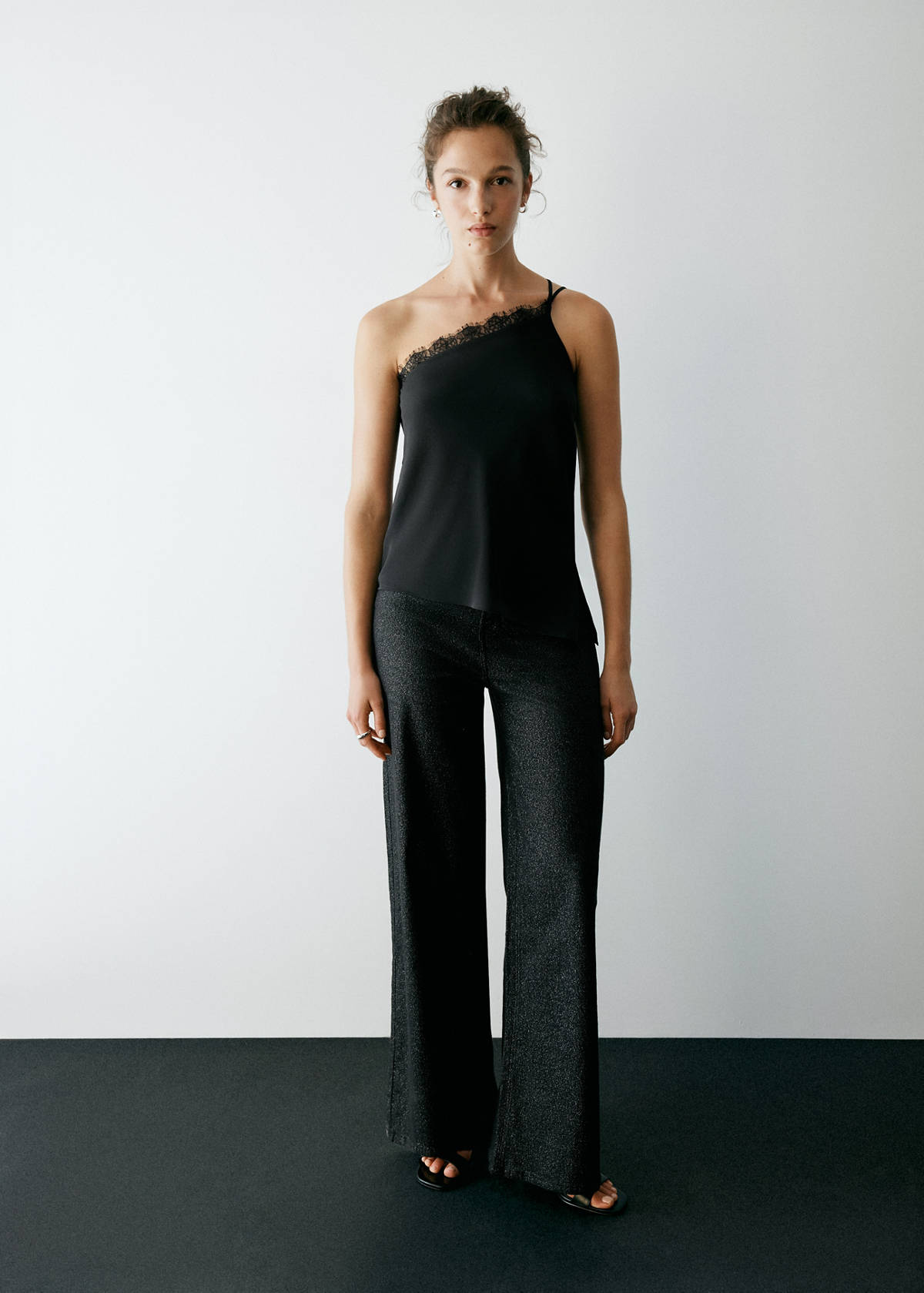Top with lace-detail straps — Black