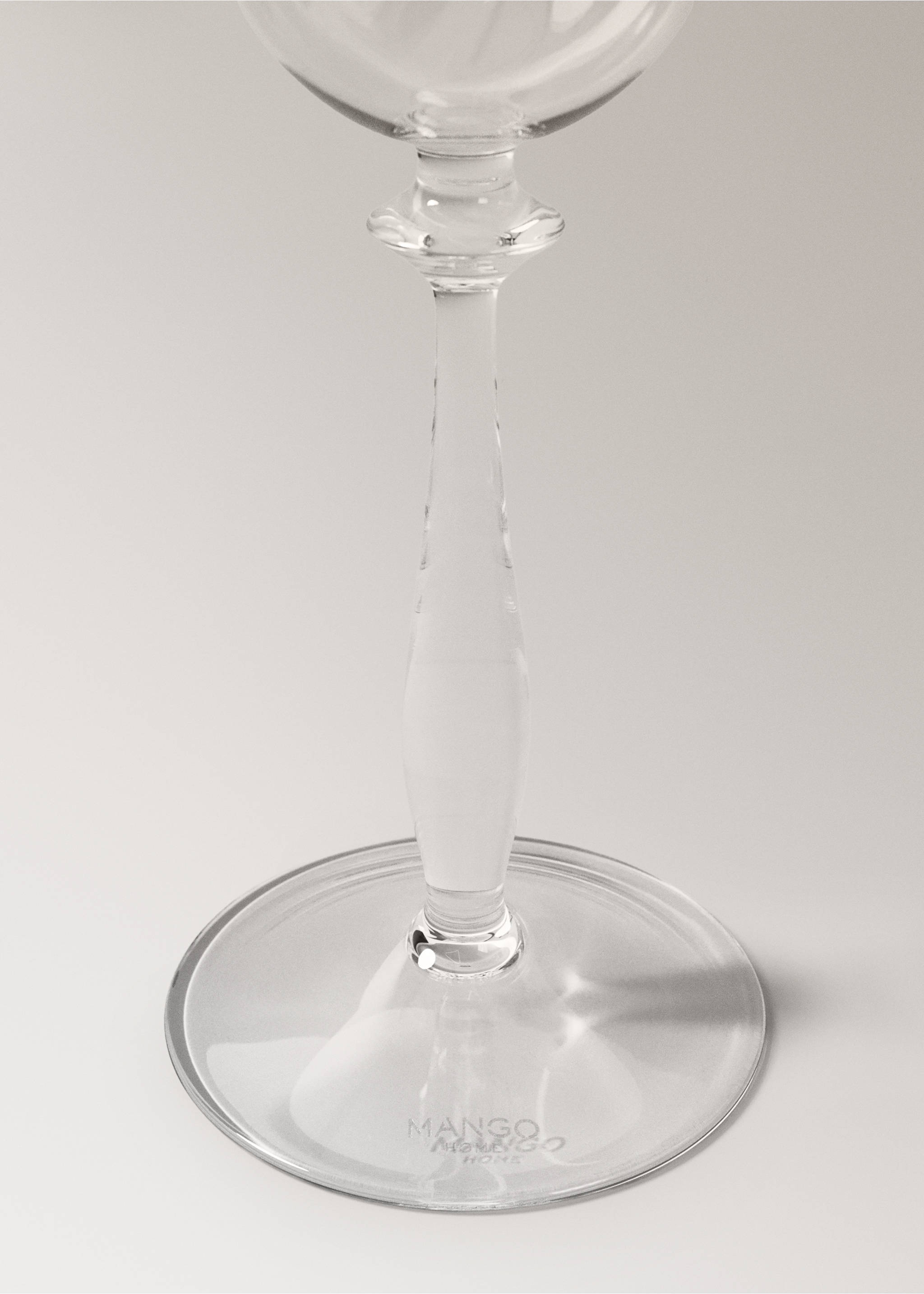 Embossed glass goblet - Details of the article 2, Gold. Ref: 37057919-00.