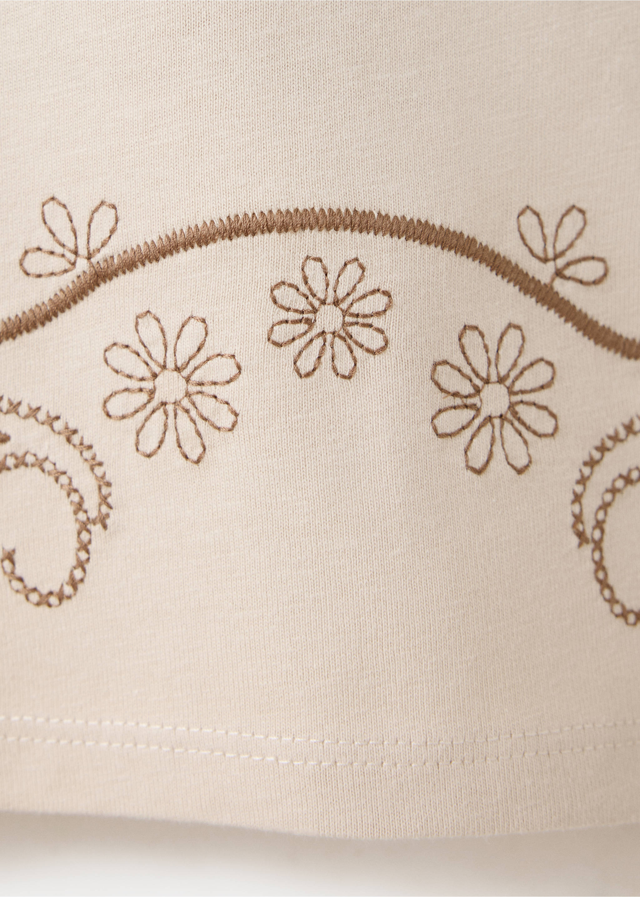 Beige t-shirt fabric detail with brown embroidered floral patterns., Sand. Ref: 37057920-00.