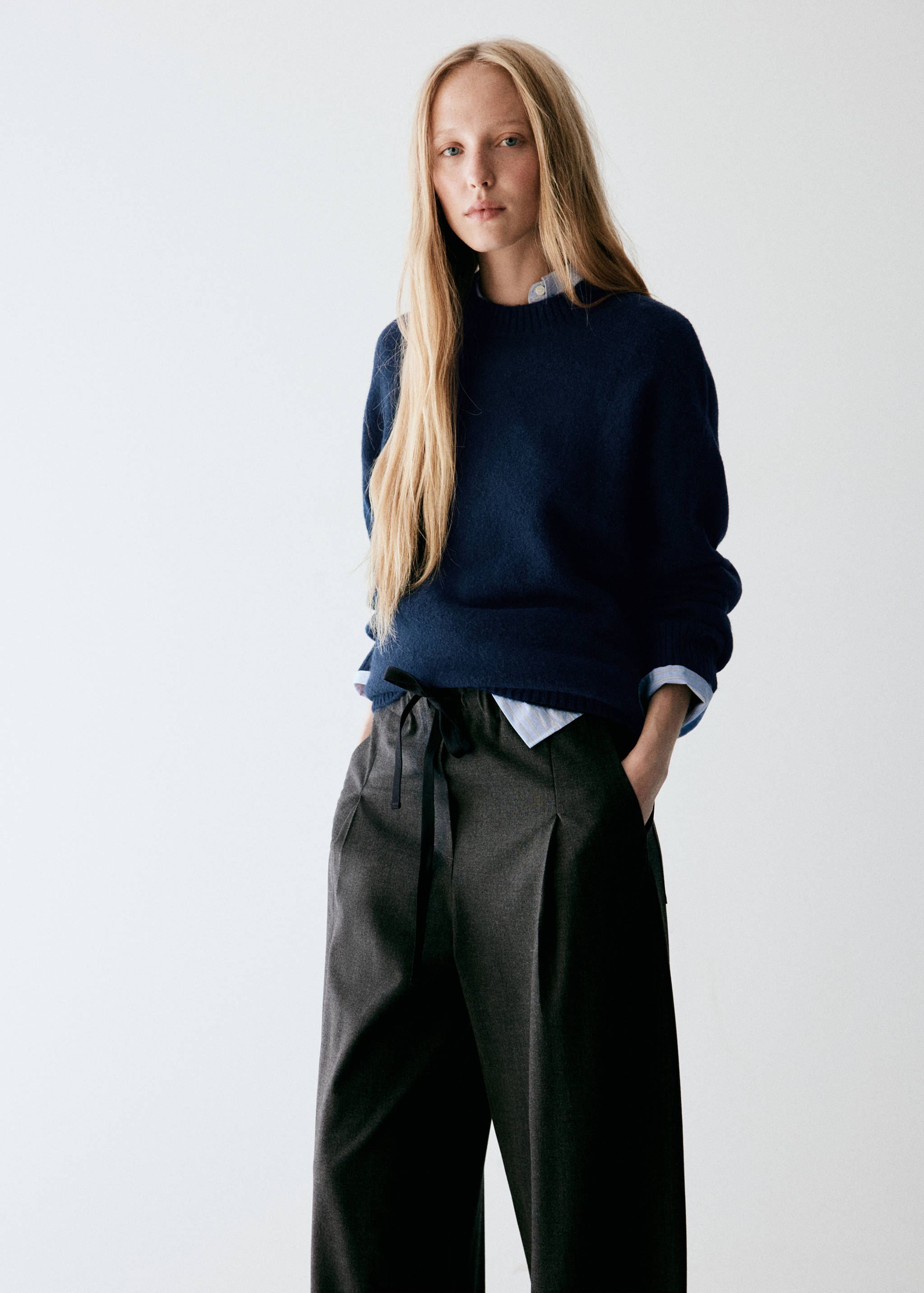 Drawstring straight trousers - Details of the article 1