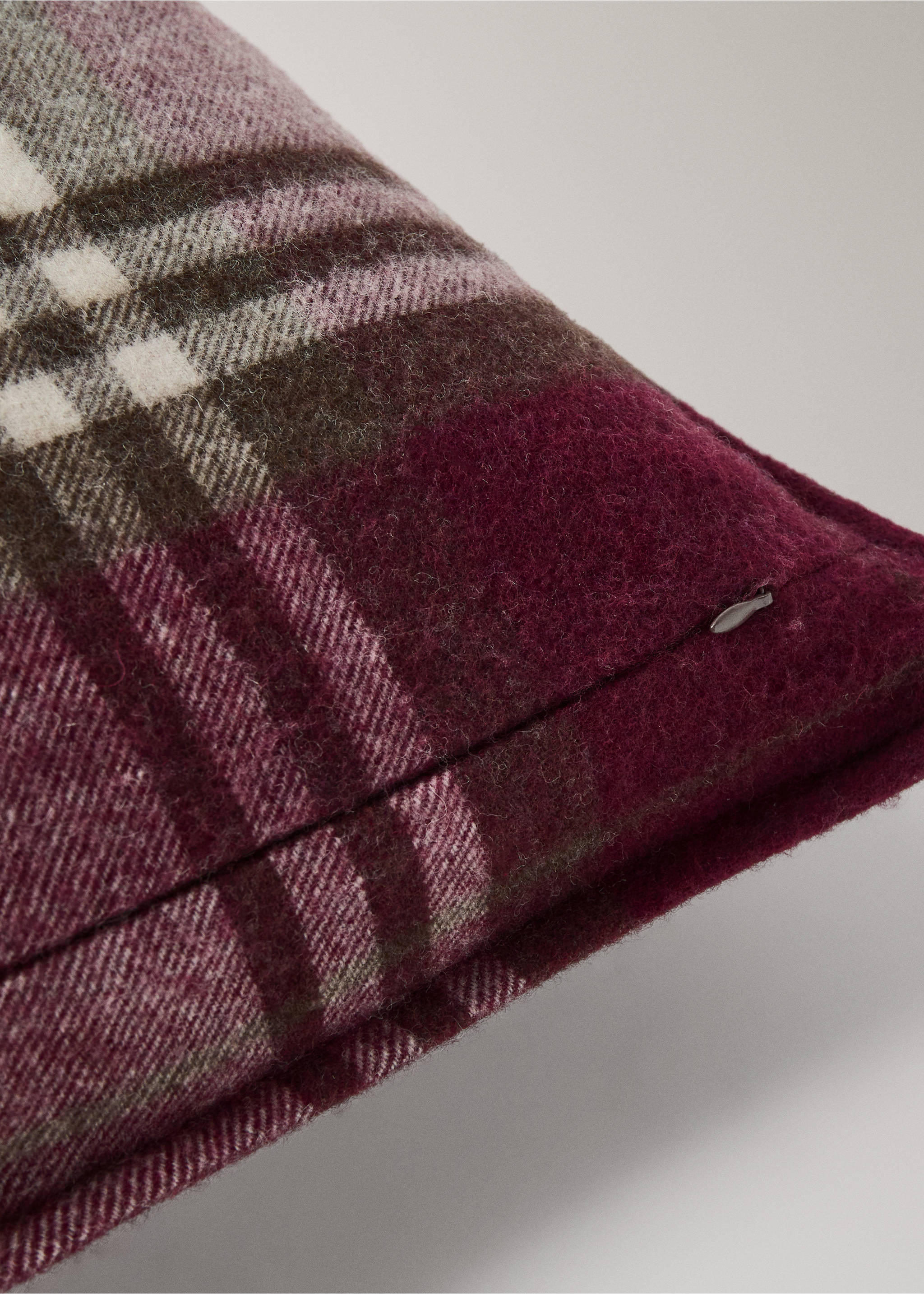 Burgundy plaid cushion cover with soft texture and side zip., Red. Ref: 37058280-00.