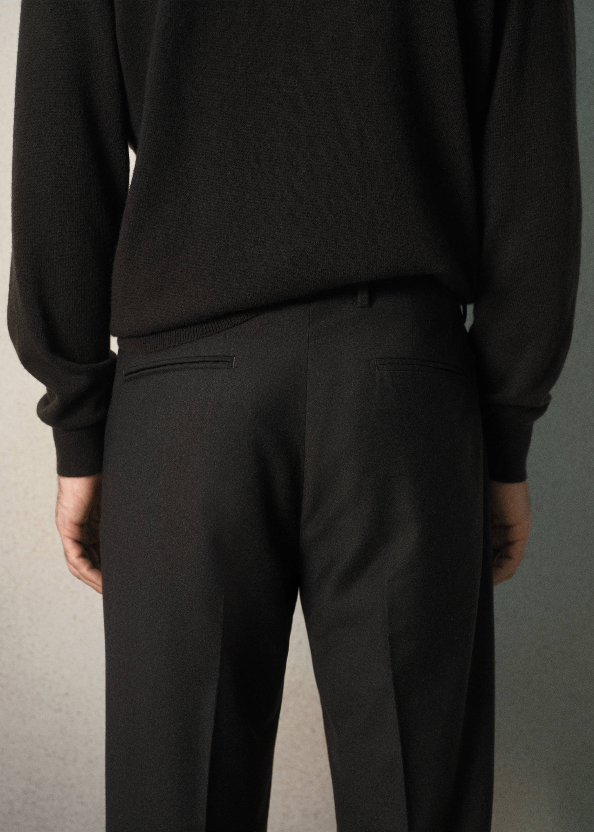 Back view of dark brown trousers with single-welt pockets., Brown. Ref: 37058630-00.