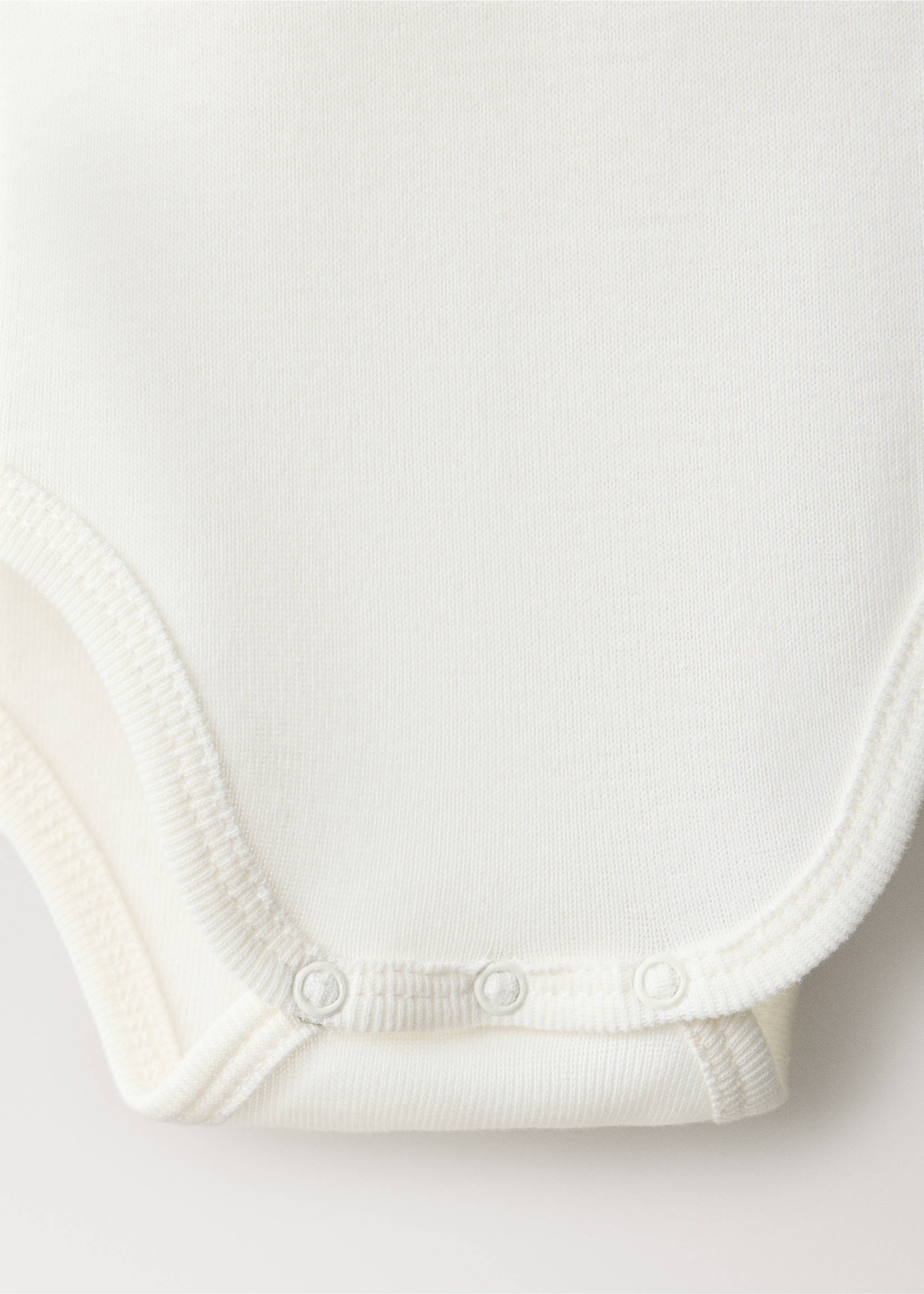 White baby body detail showing snap-fastener closure and ribbed trim., Red. Ref: 37058639-00.