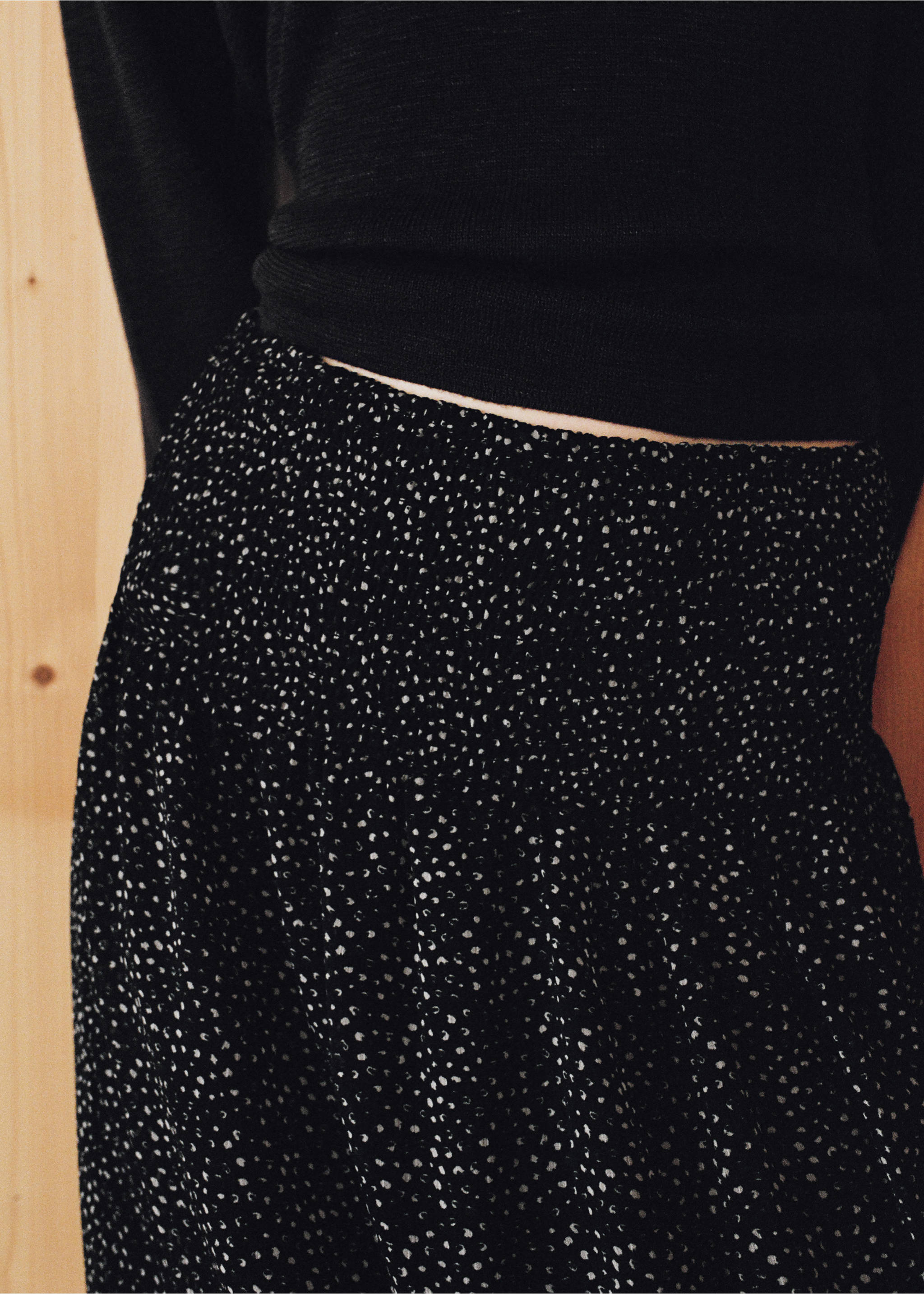 Falda negra efecto lunares con cintura elástica nido de abeja., Azul marino. Ref: 37059116-00.