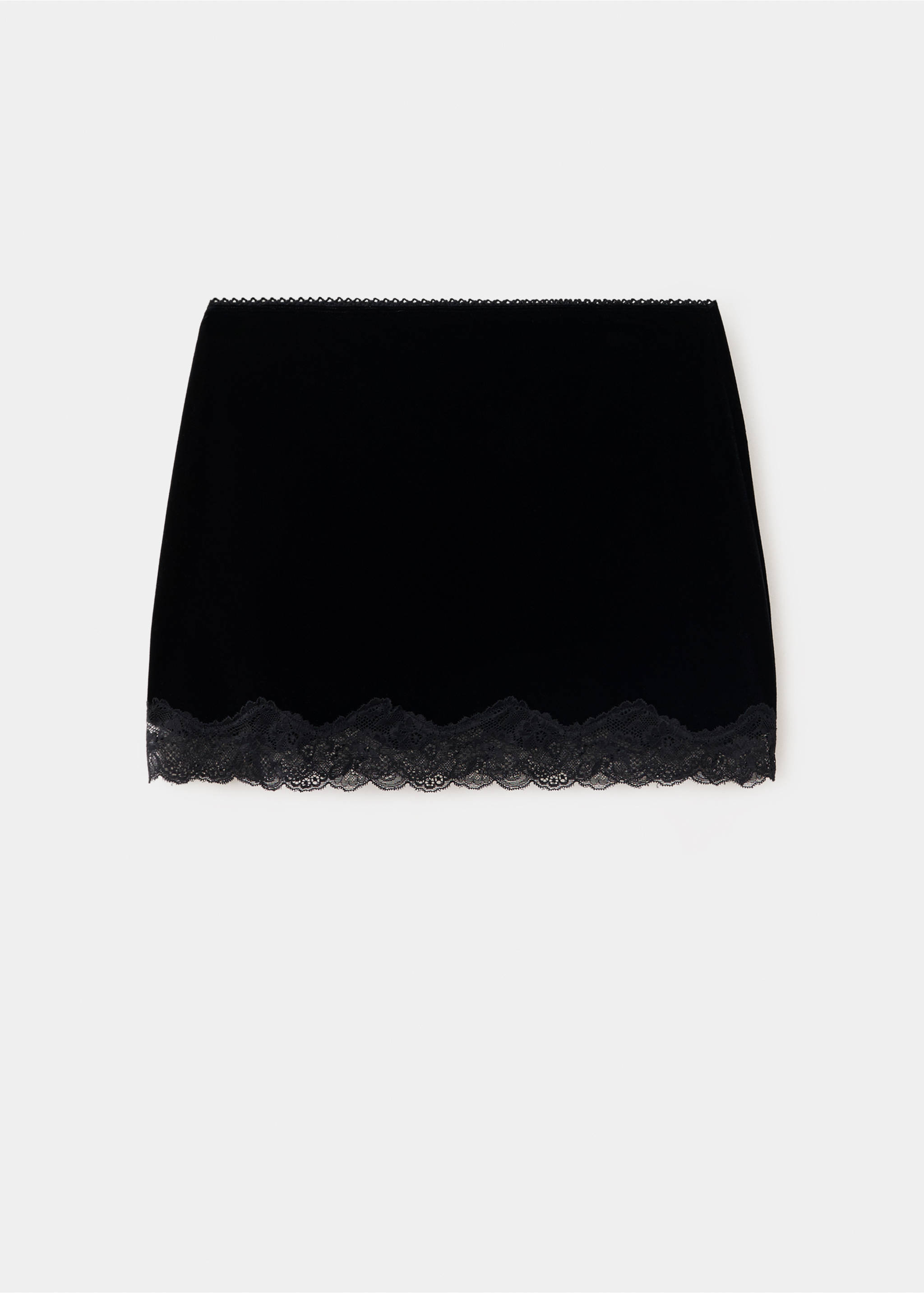Short black velvet skirt with a scalloped lace hem., Black. Ref: 37059132-00.