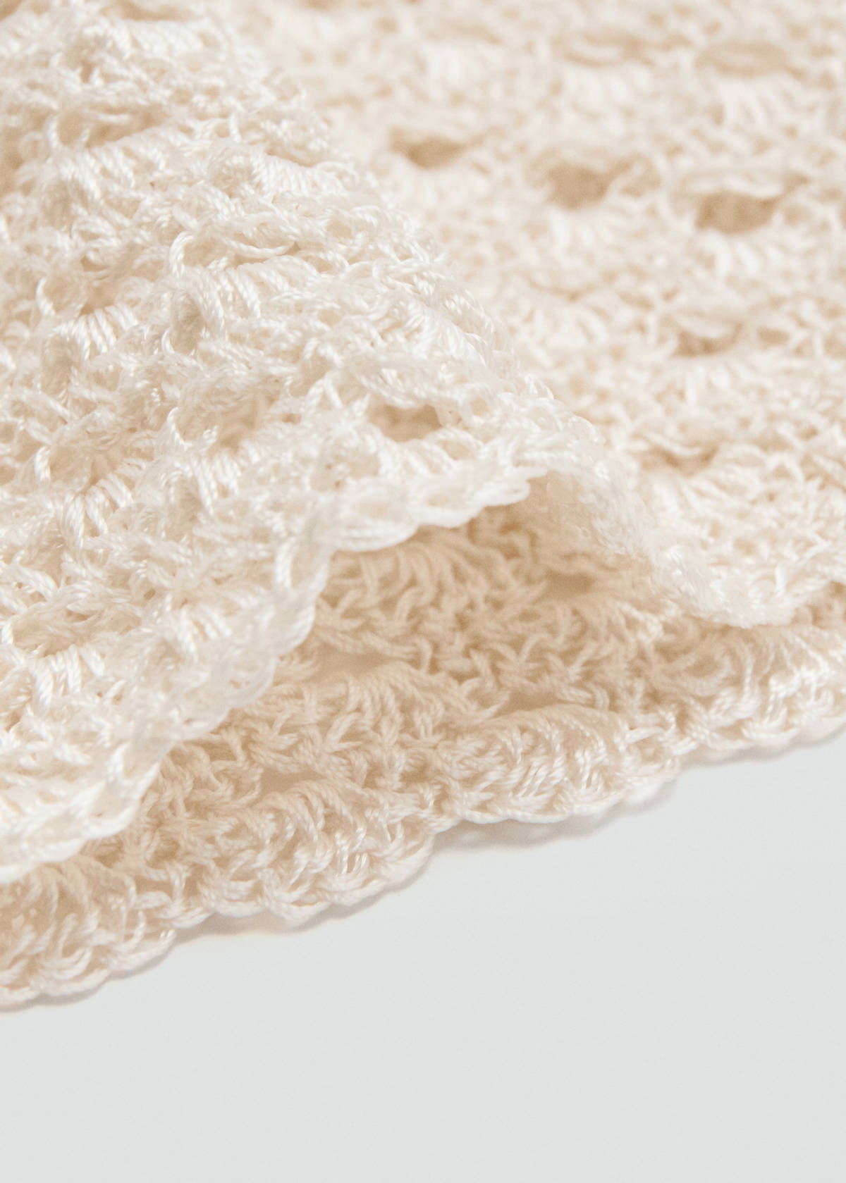 Crochet hat — Ecru