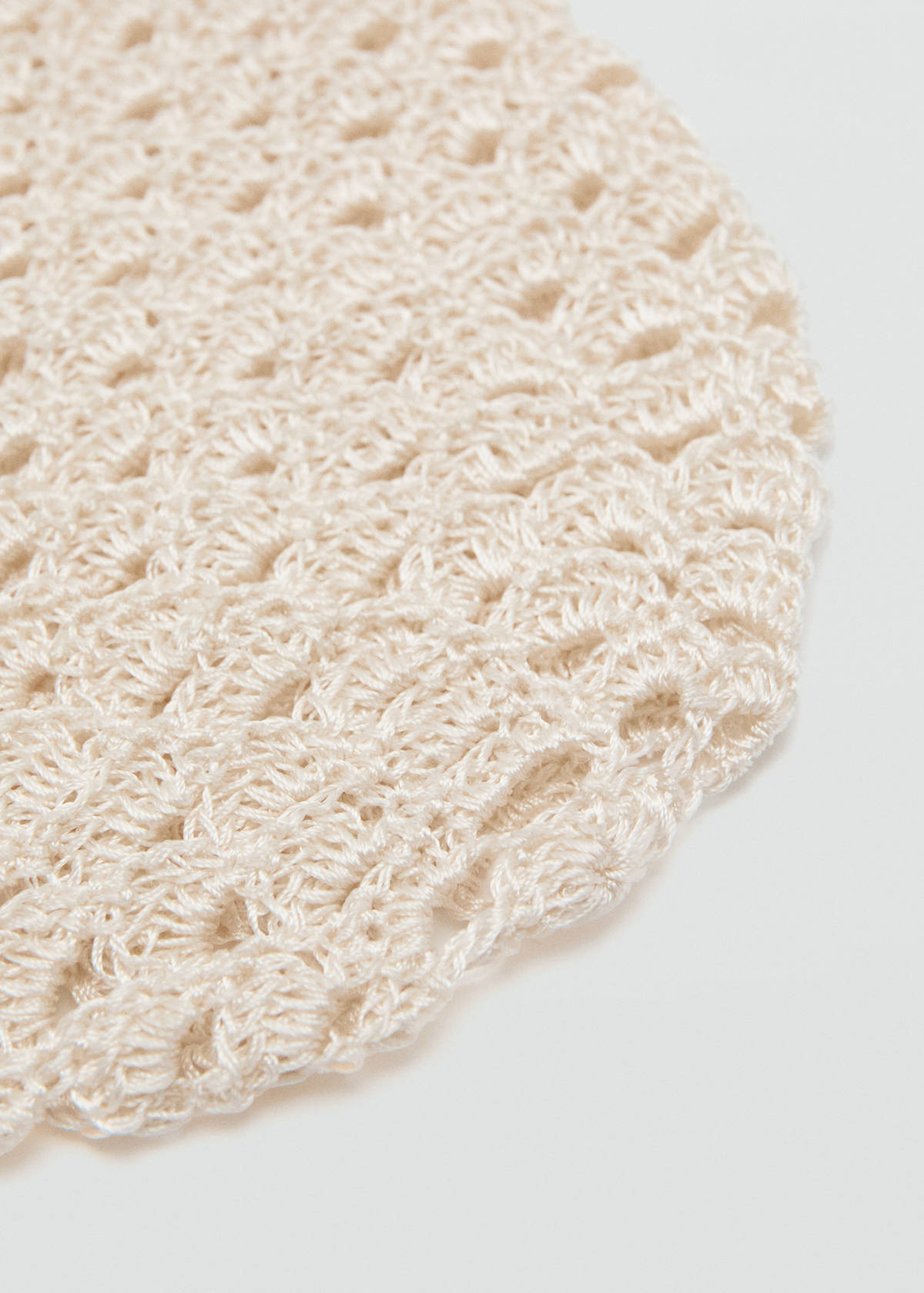 Crochet hat — Ecru