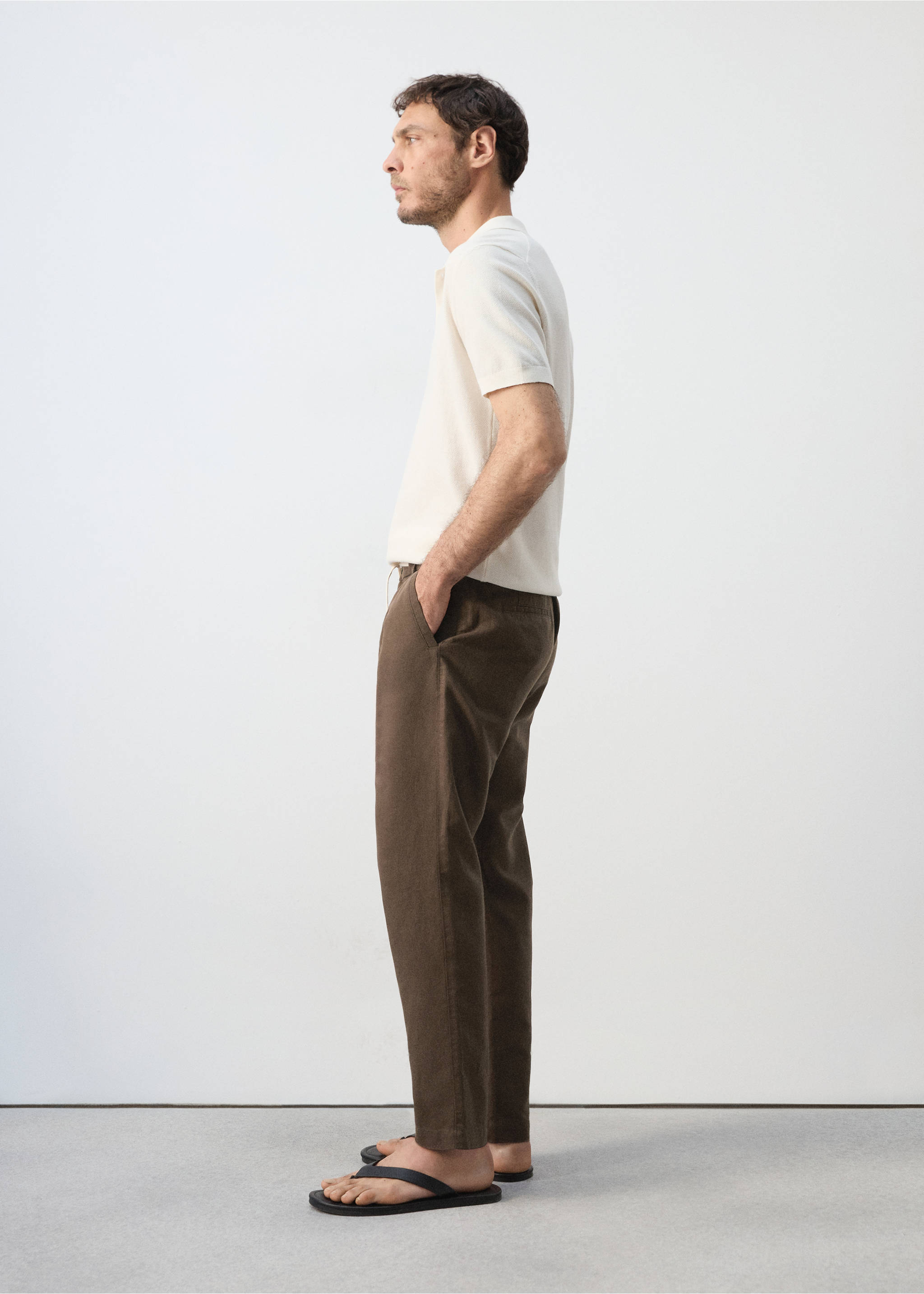Pantalon en lin et coton coupe slim cropped - Détail de l'article 2, Beige. Ref: 37061331-00.