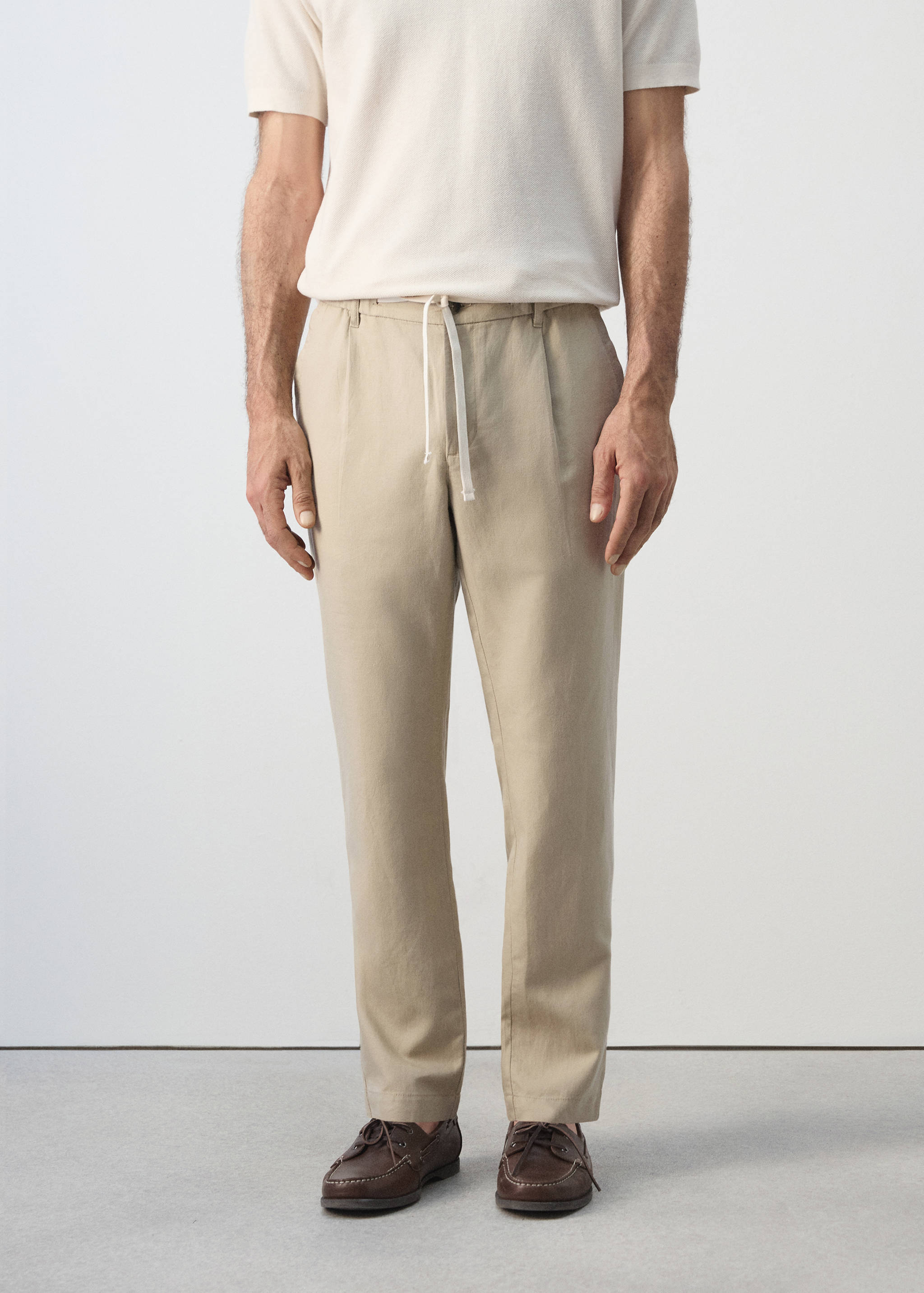 Pantalon en lin et coton coupe slim cropped - Plan moyen