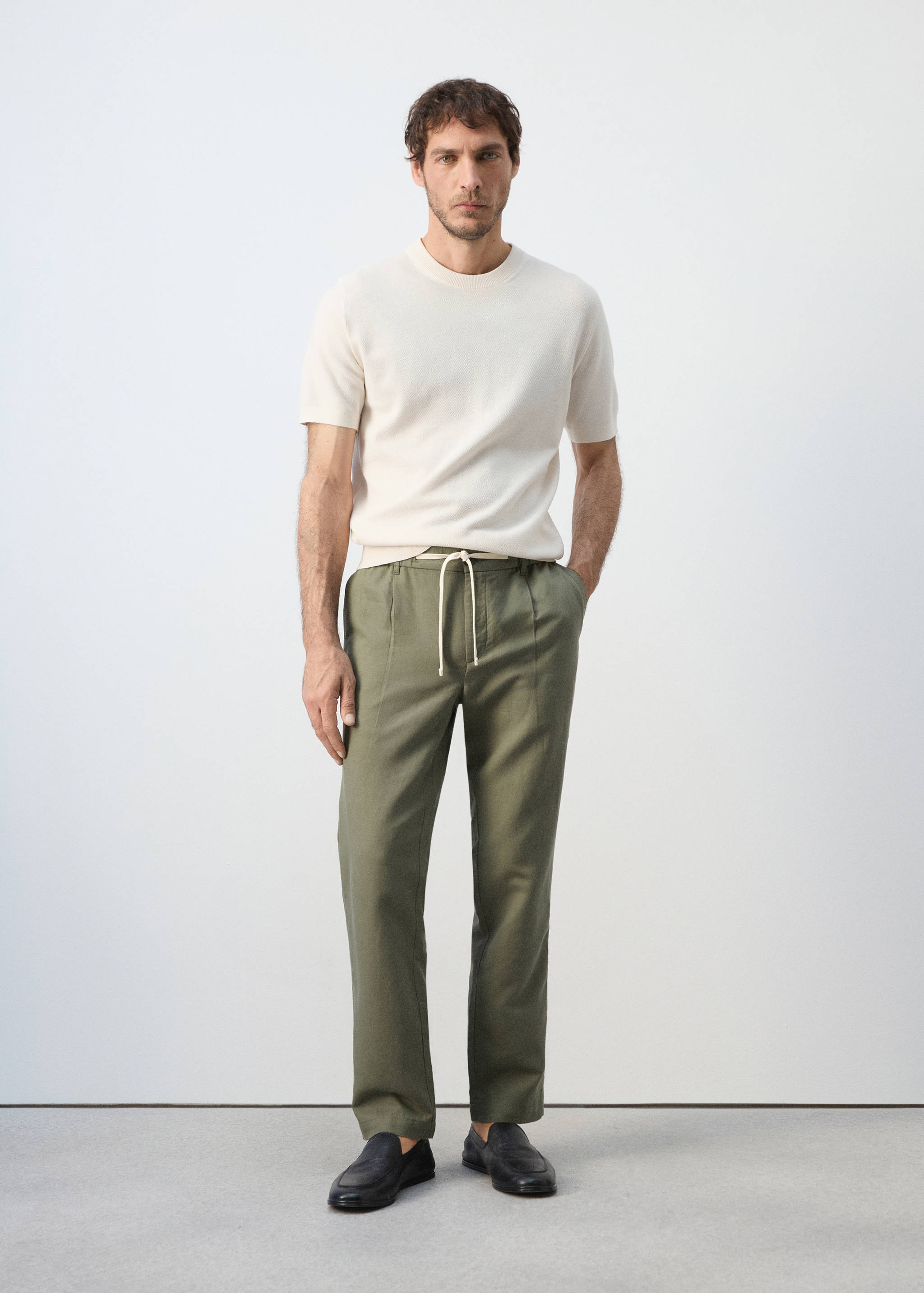 Pantalon en lin et coton coupe slim cropped - Plan général