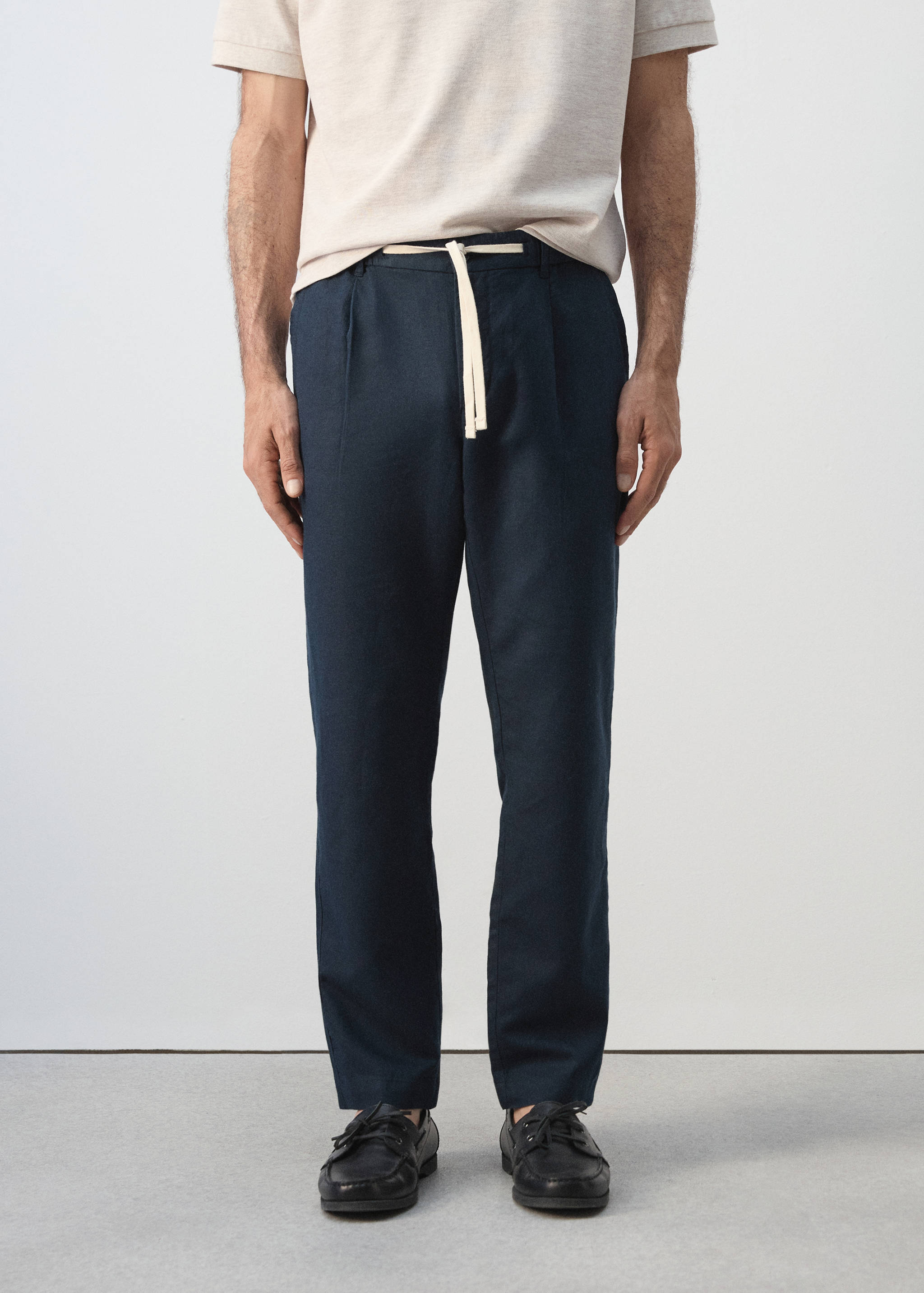 Pantalon en lin et coton coupe slim cropped - Plan moyen