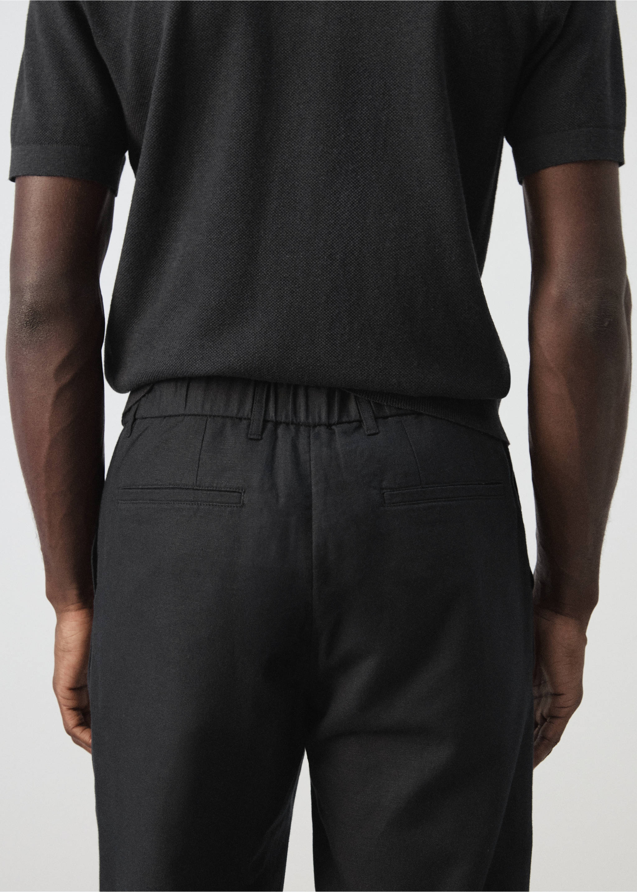 Pantalon slim fit cropped lin coton - Détail de l'article 3, Noir. Ref: 37061331-00.