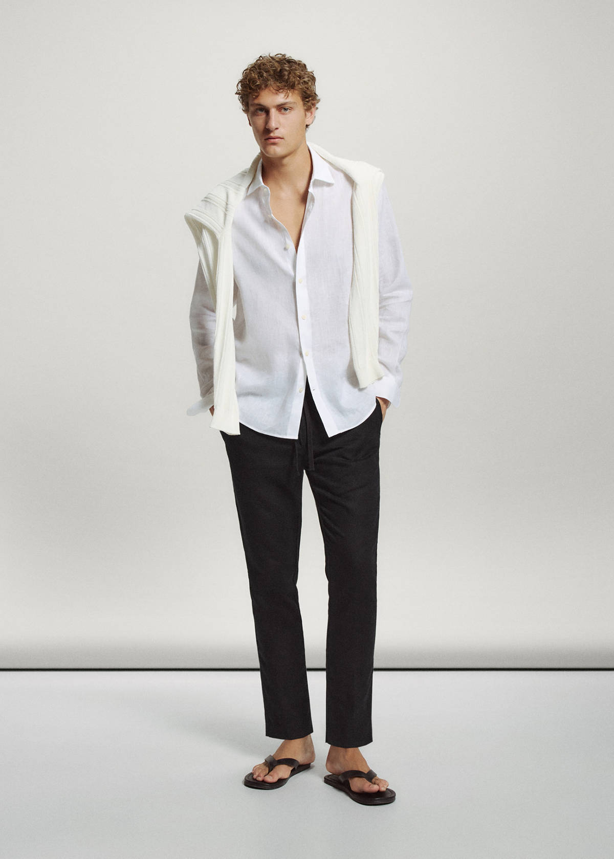 Slim fit cropped linen-cotton trousers — Black