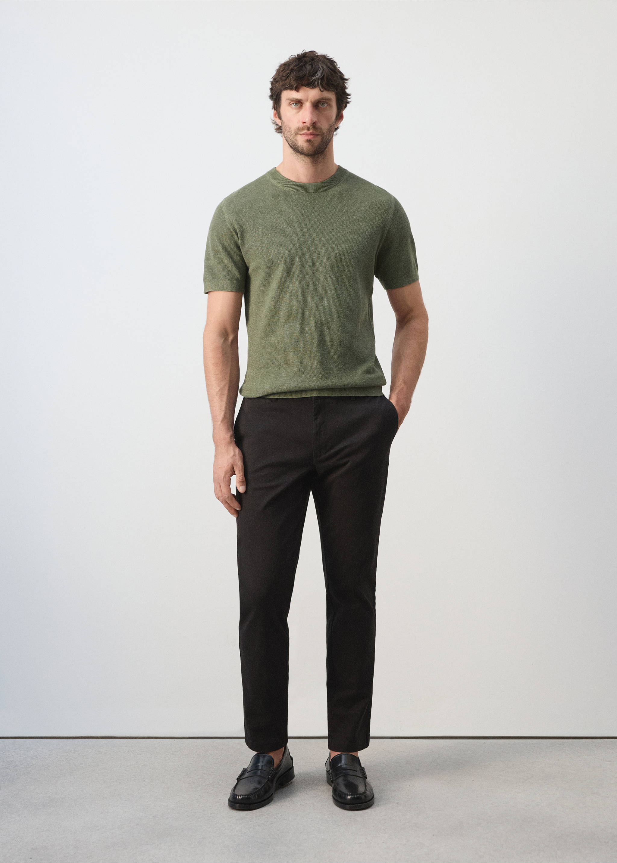 Pantalon Prato chino cropped tapered - Plan général, Noir. Ref: 37061332-00.