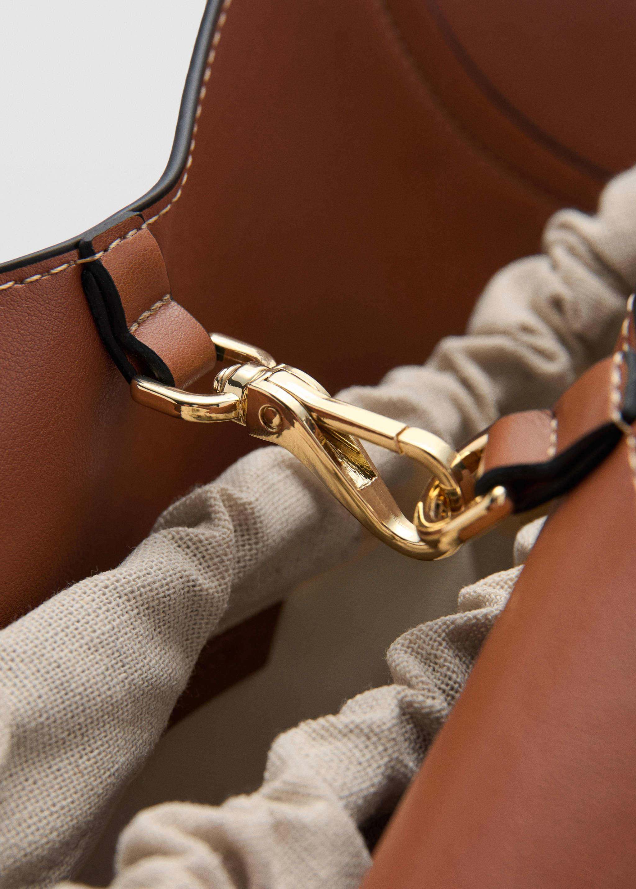 Sac porté épaule de taille moyenne effet cuir - Détail de l'article 2