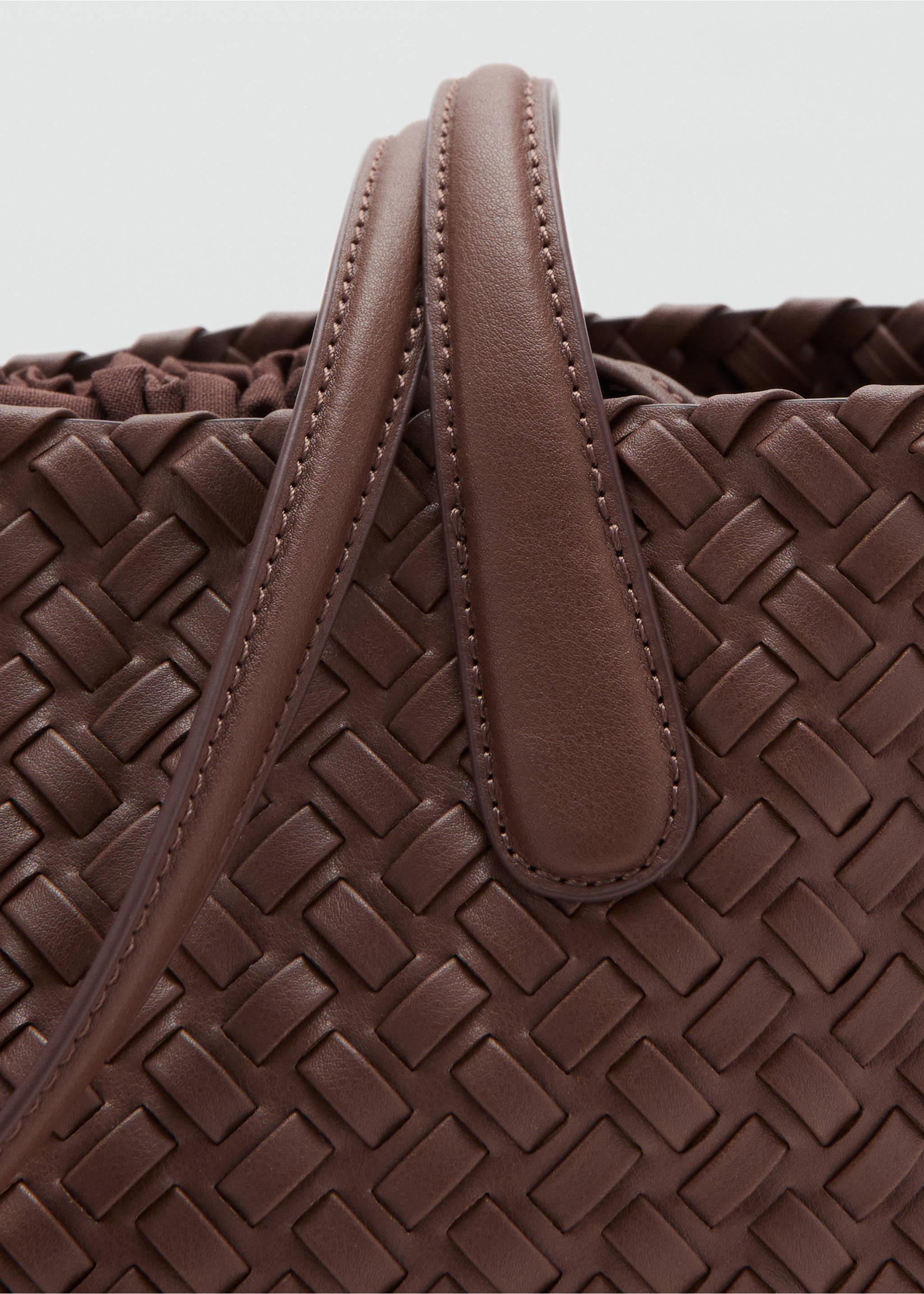 Braided tote bag - Details of the article 1, Brown. Ref: 37061339-00.