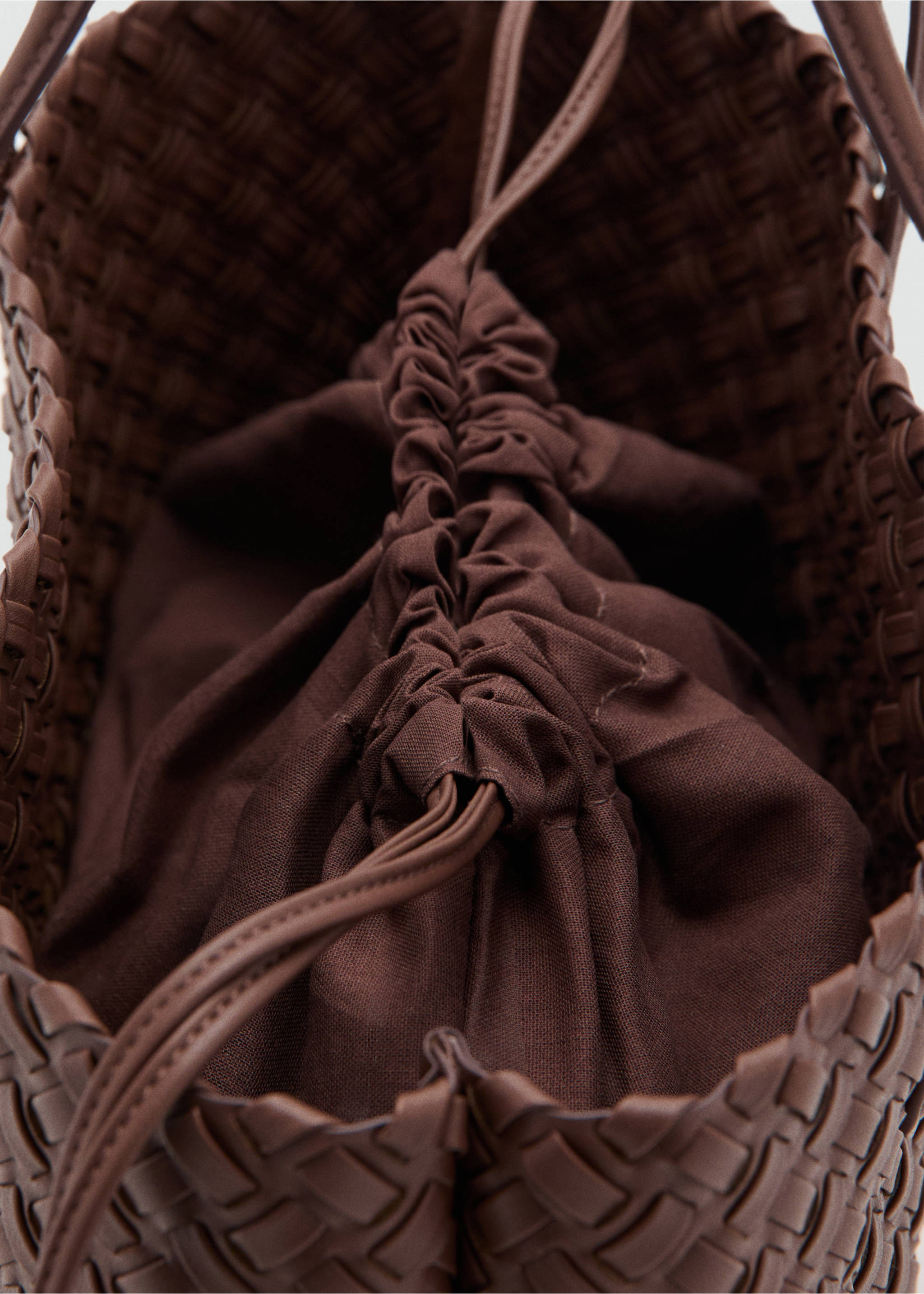 Braided tote bag - Details of the article 2, Brown. Ref: 37061339-00.