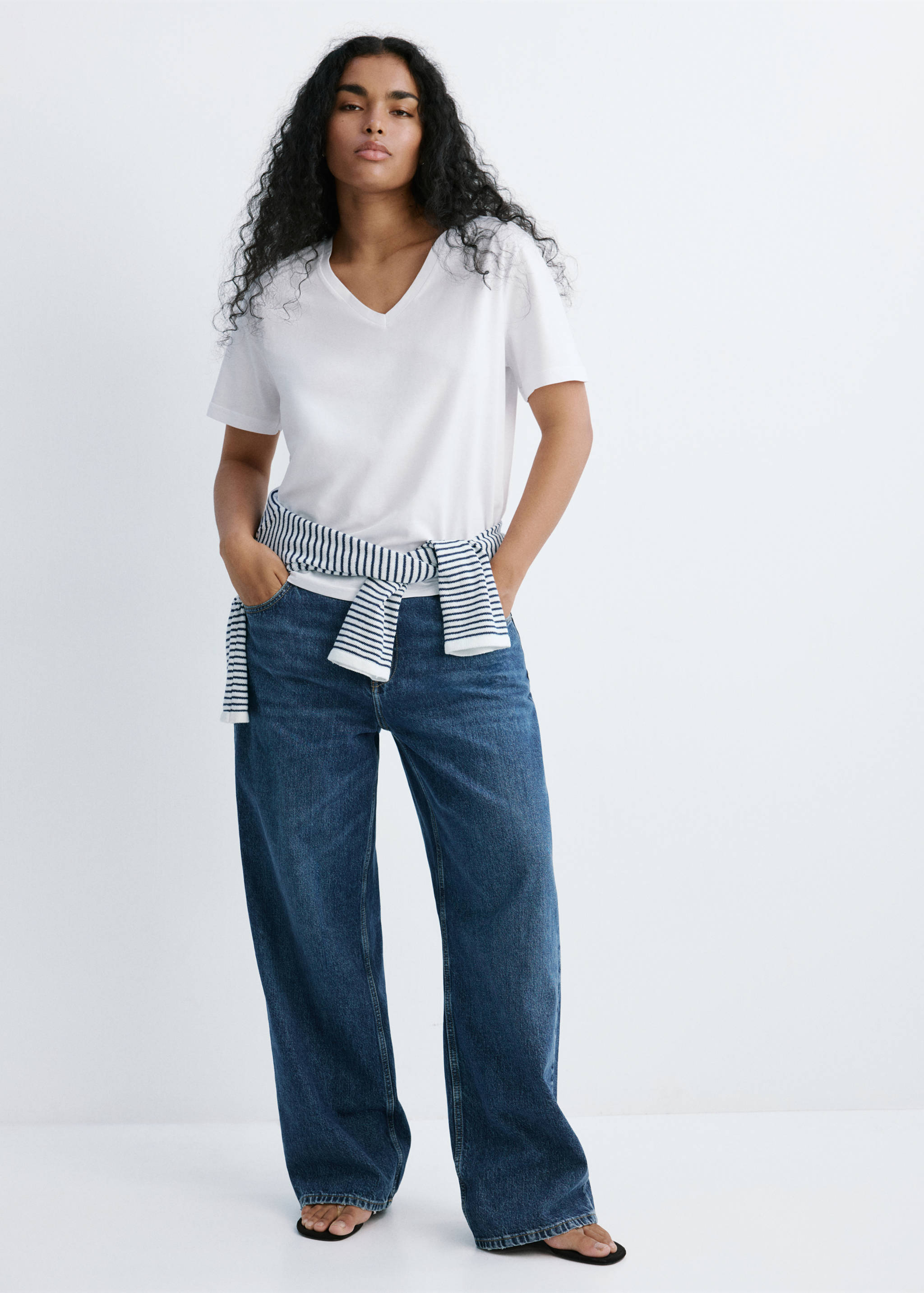 V-neck cotton T-shirt - Details of the article 3