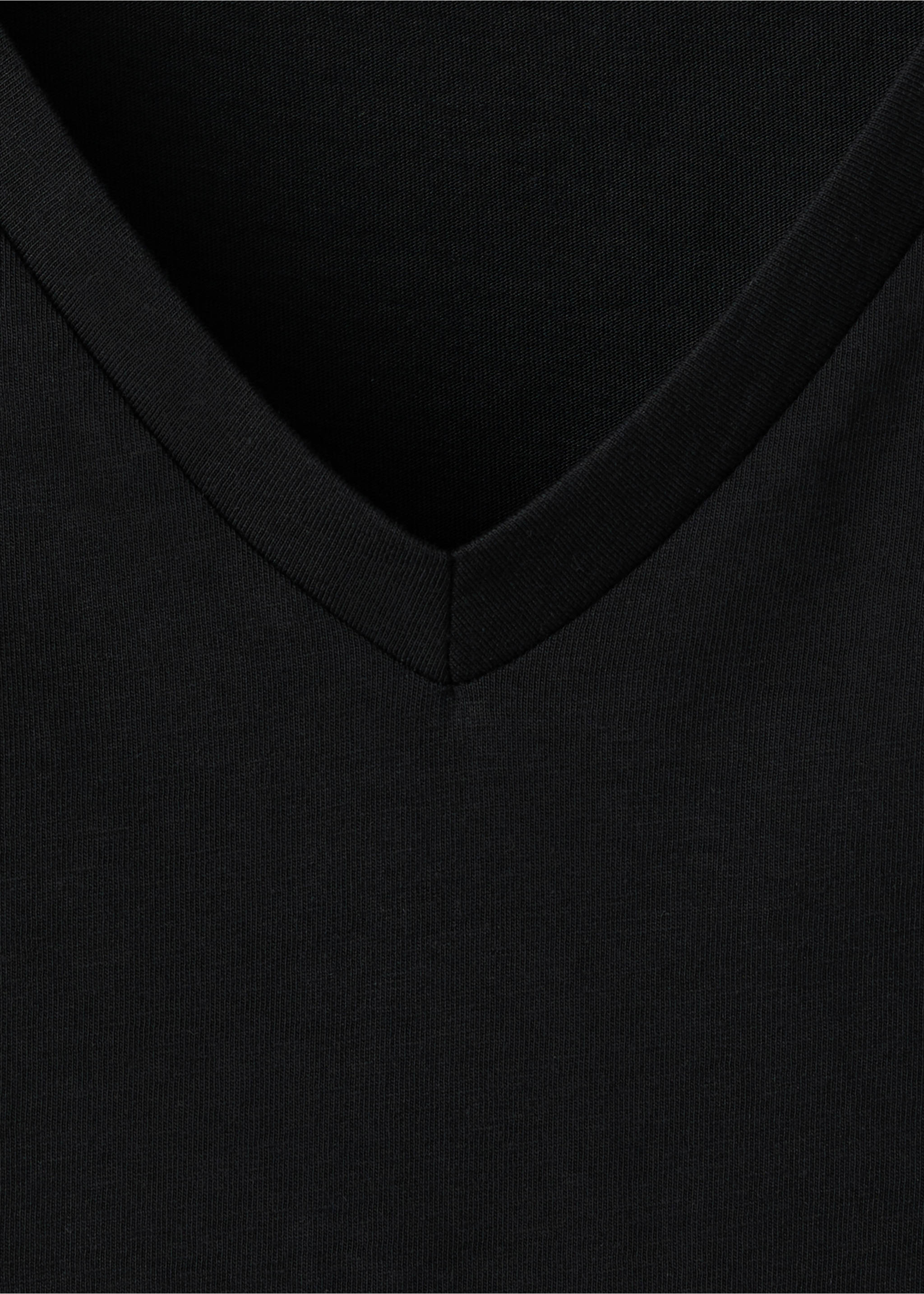 V-neck cotton T-shirt - Details of the article 8, Black. Ref: 37061351-00.
