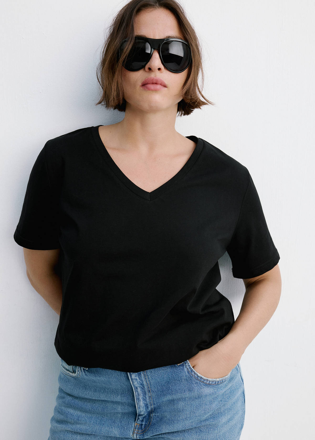 V-neck cotton T-shirt — Black