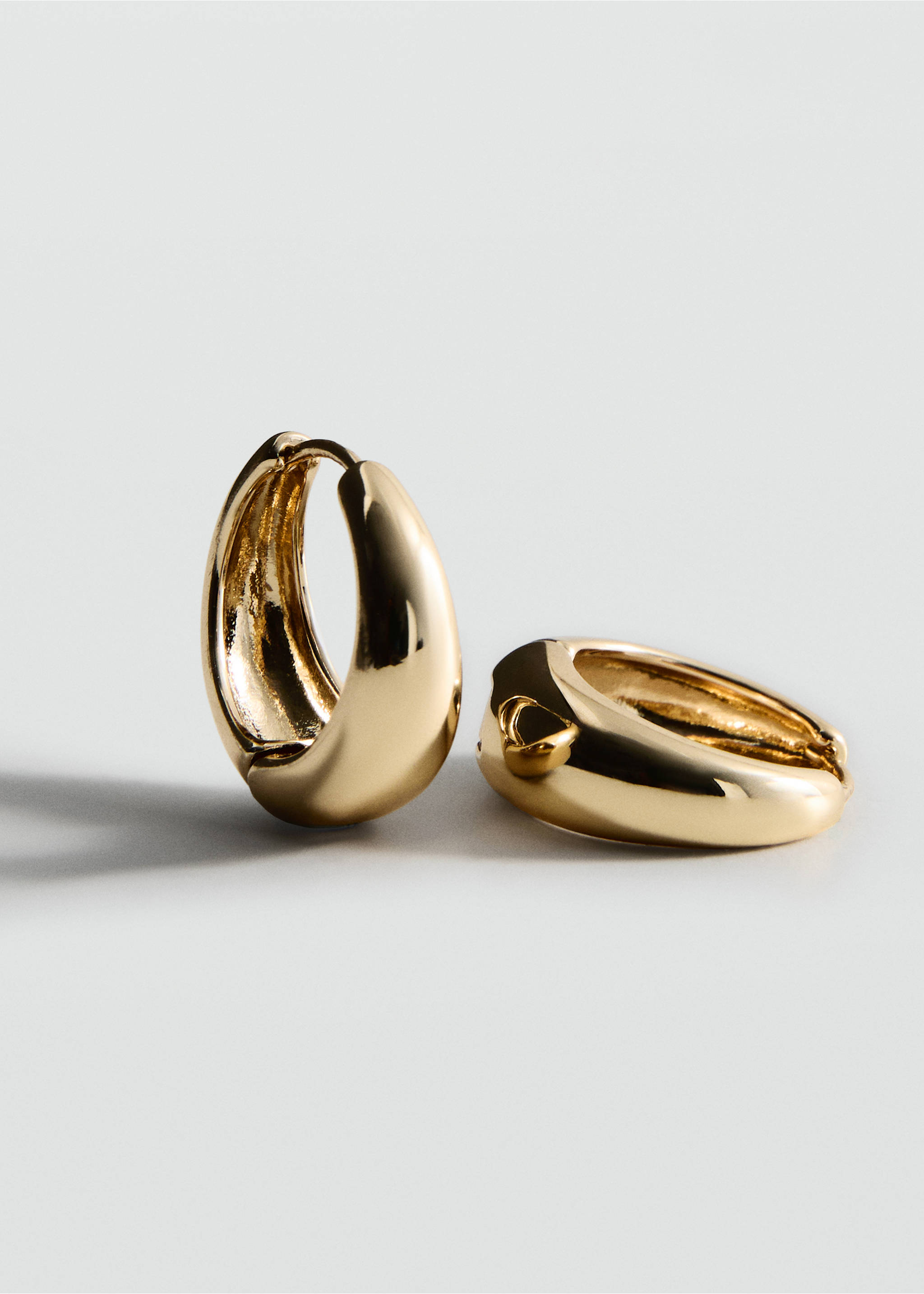 Hoop earrings - Medium plane, Gold. Ref: 37061366-00.