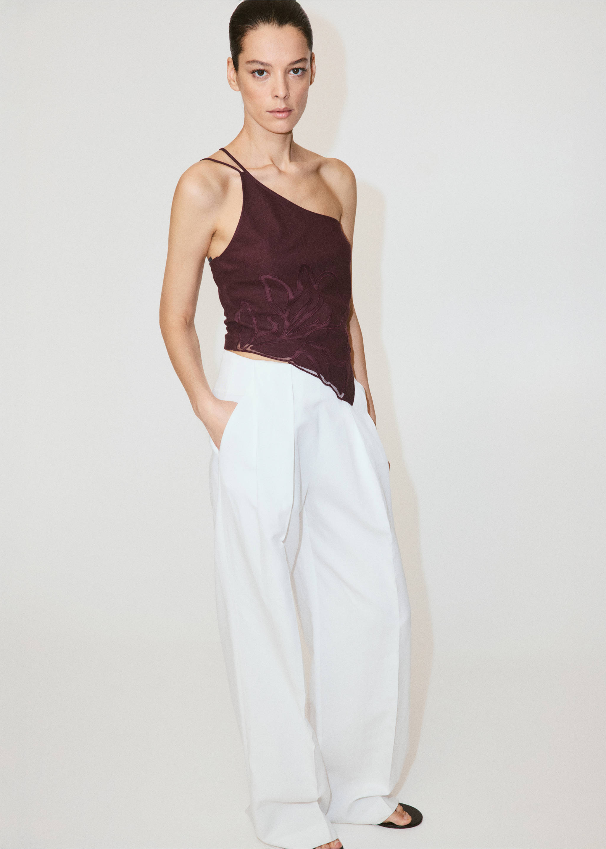 Asymmetric floral embroidered top - Details of the article 3, Maroon. Ref: 37061370-00.