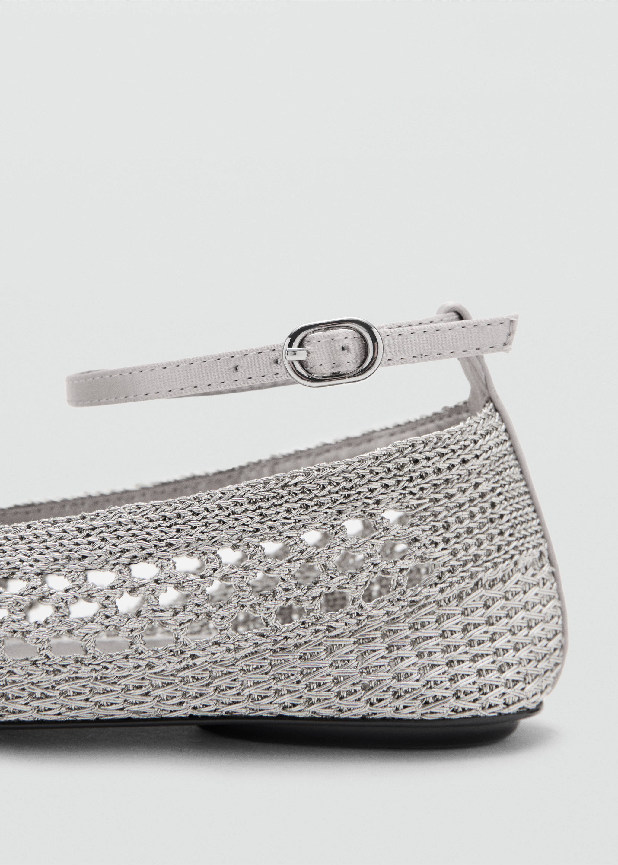 Gehäkelte Ballerinas mit Knöchelriemchen - Detail des Artikels 1, Silber. Ref: 37061373-00.