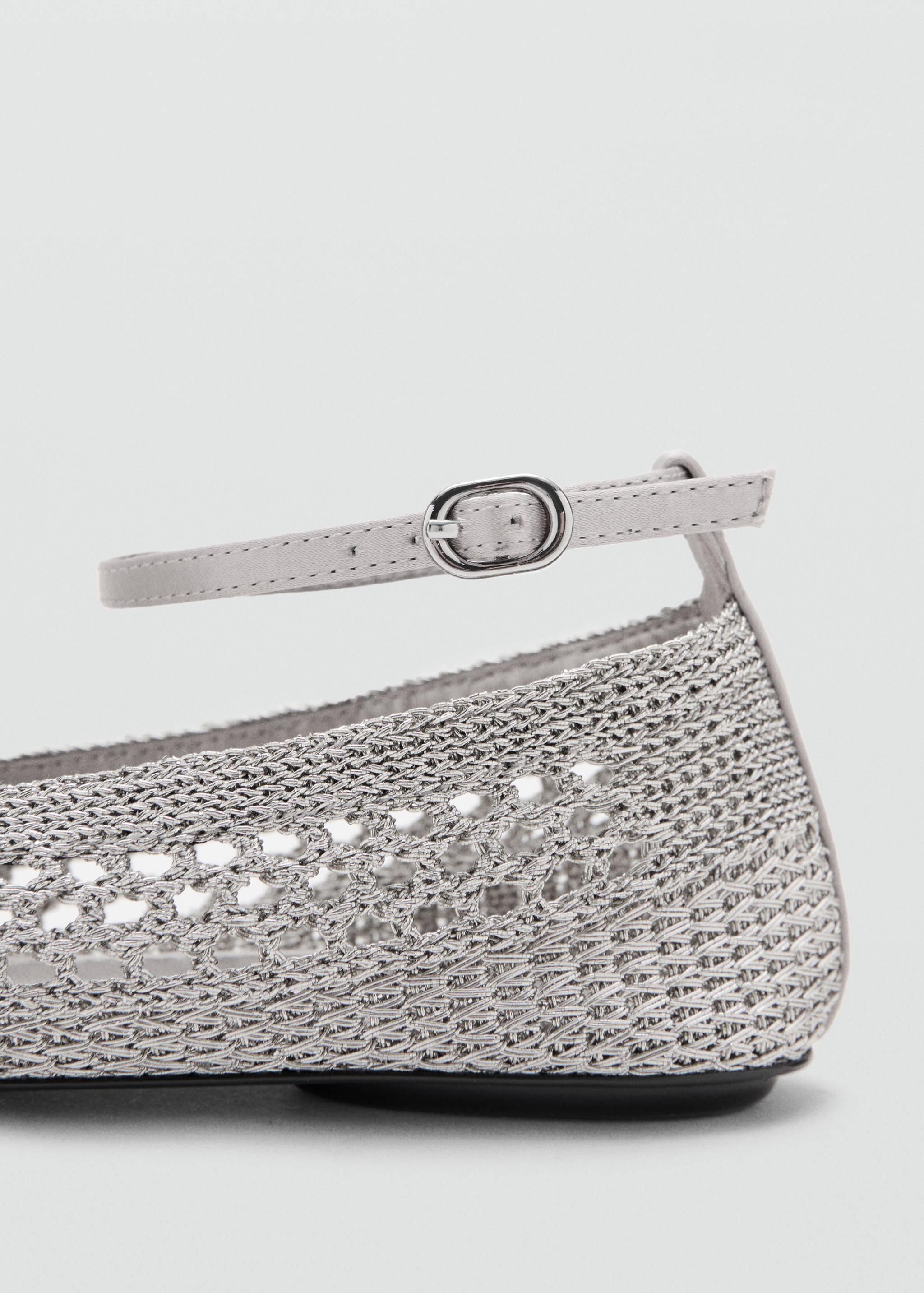 Gehäkelte Ballerinas mit Knöchelriemchen - Detail des Artikels 1