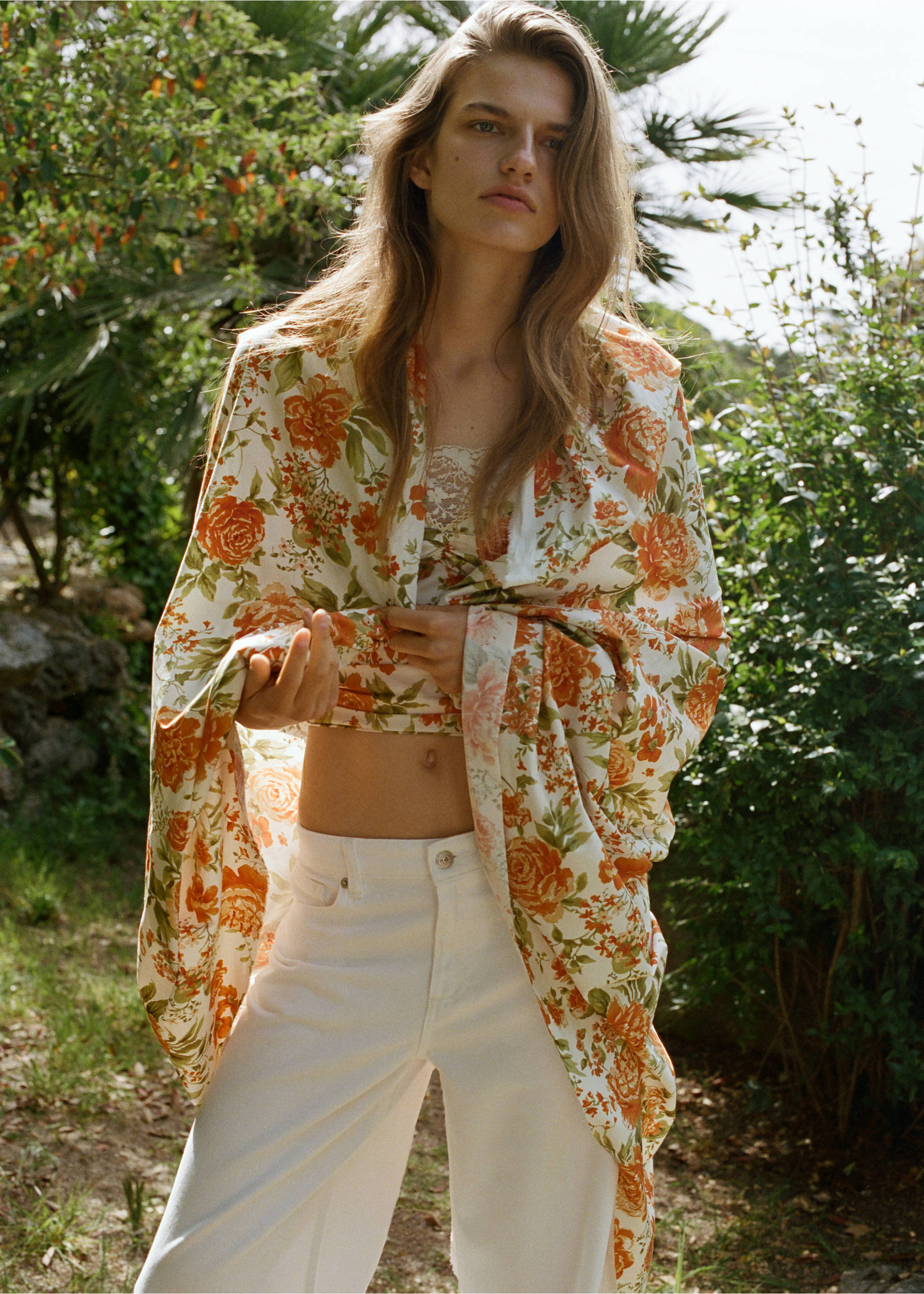 Low-rise wideleg jeans - Details of the article 1, White. Ref: 37061374-00.