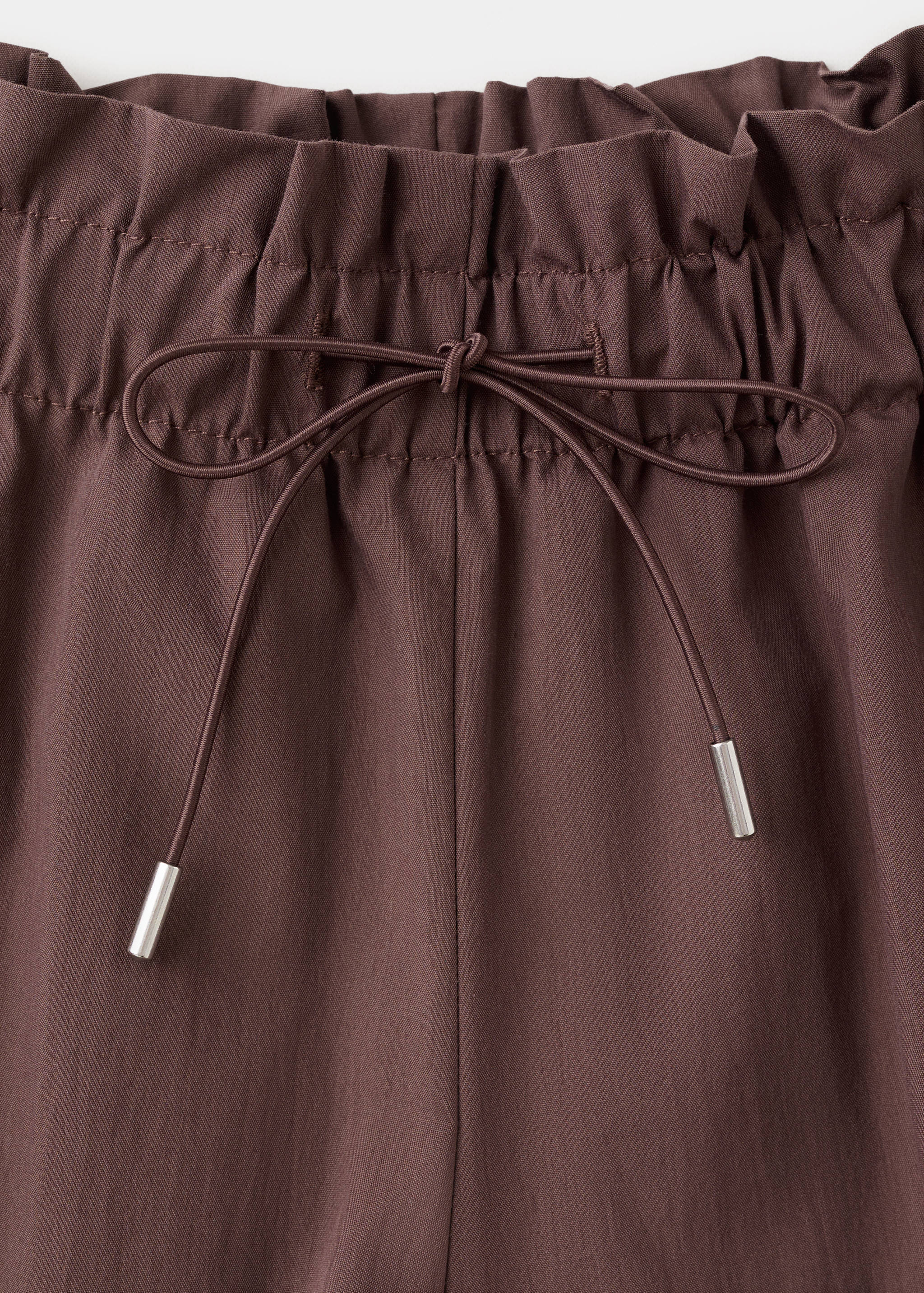 Gerade geschnittene Shorts mit geraffter Taille - Detail des Artikels 8