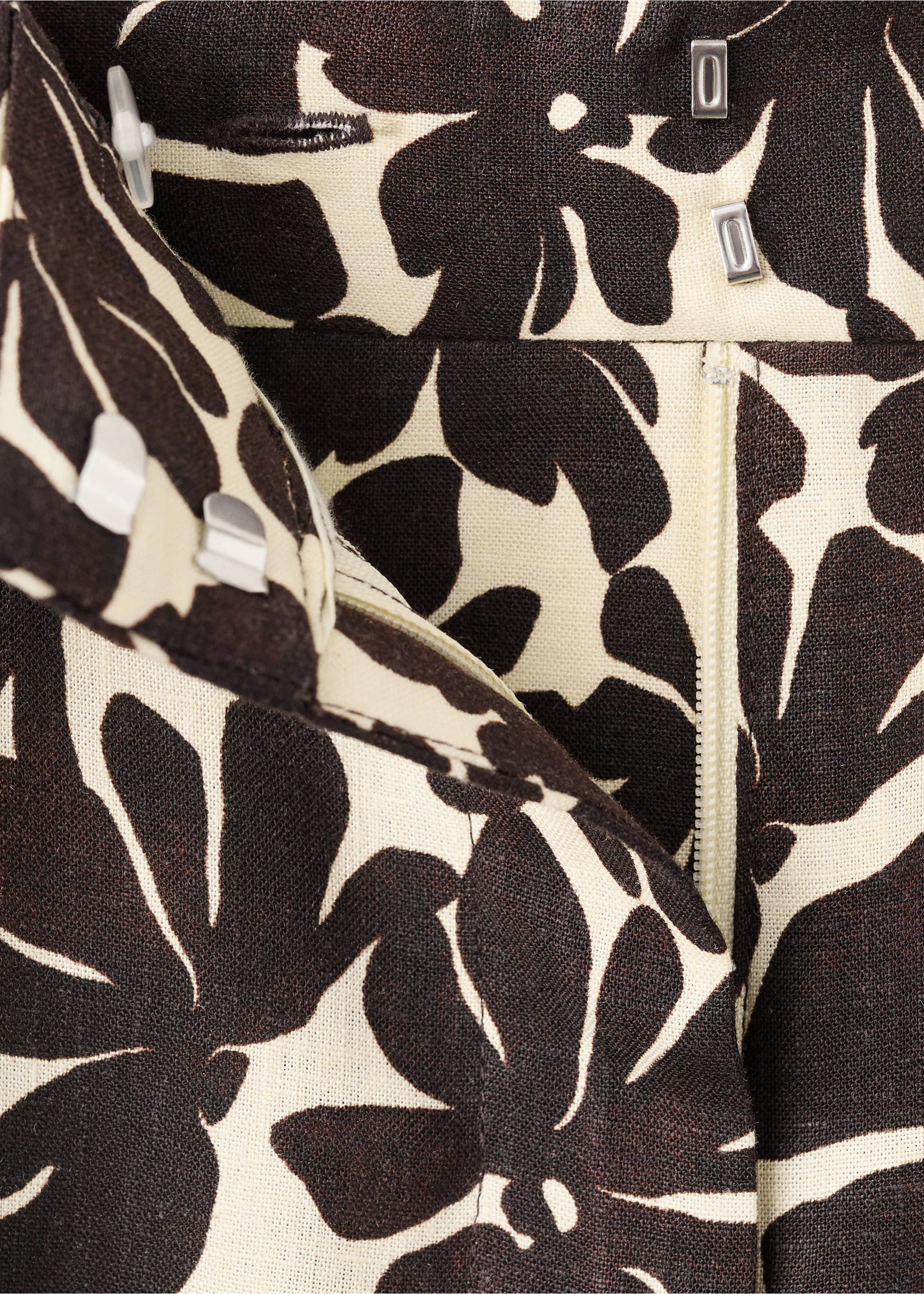 Floral print straight trousers - Details of the article 0, Ecru. Ref: 37061378-00.