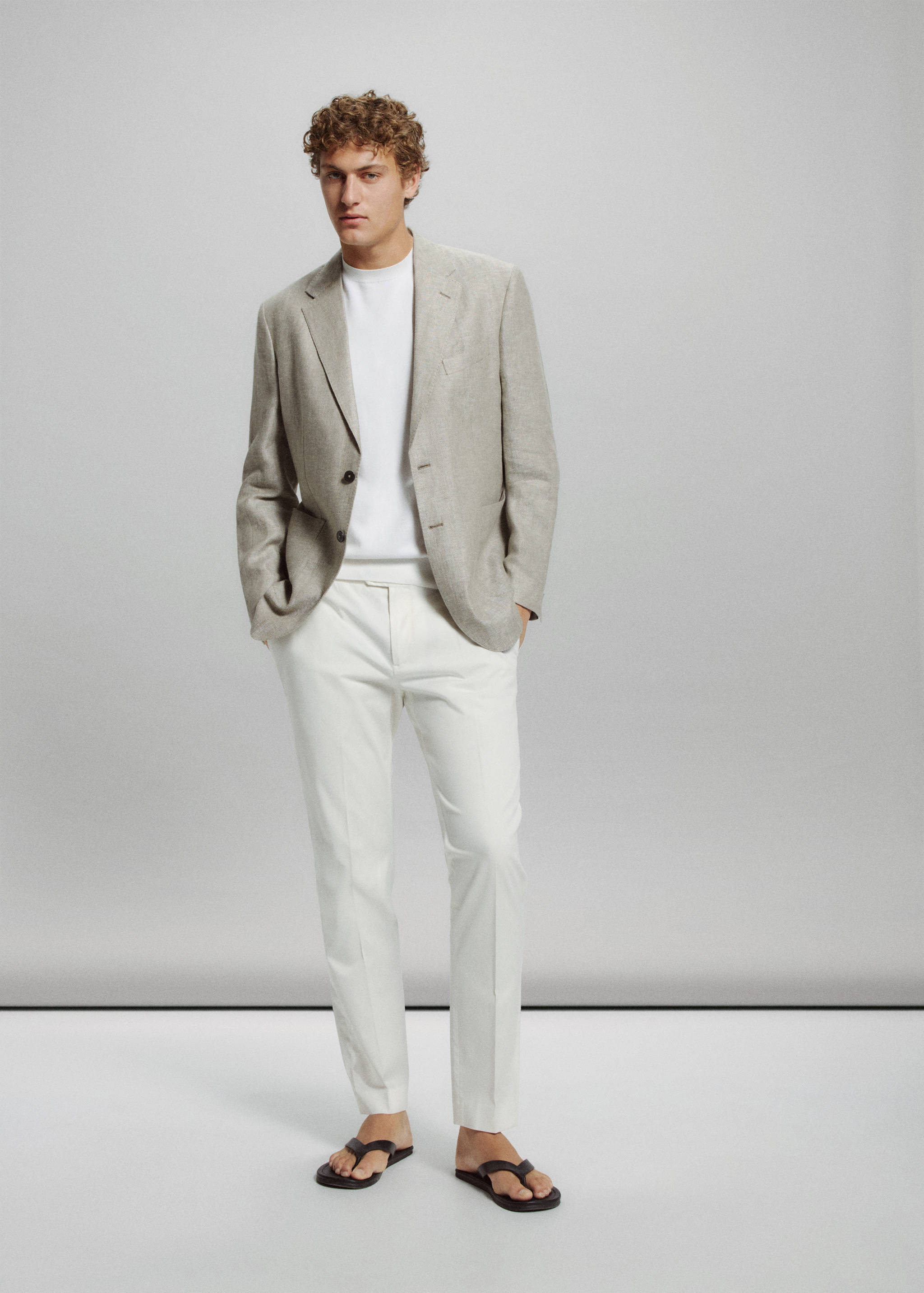 Blazer slim fit de 100% linho - Plano geral