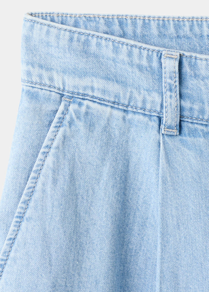Mid-rise denim bermuda shorts with pleats — Light Blue