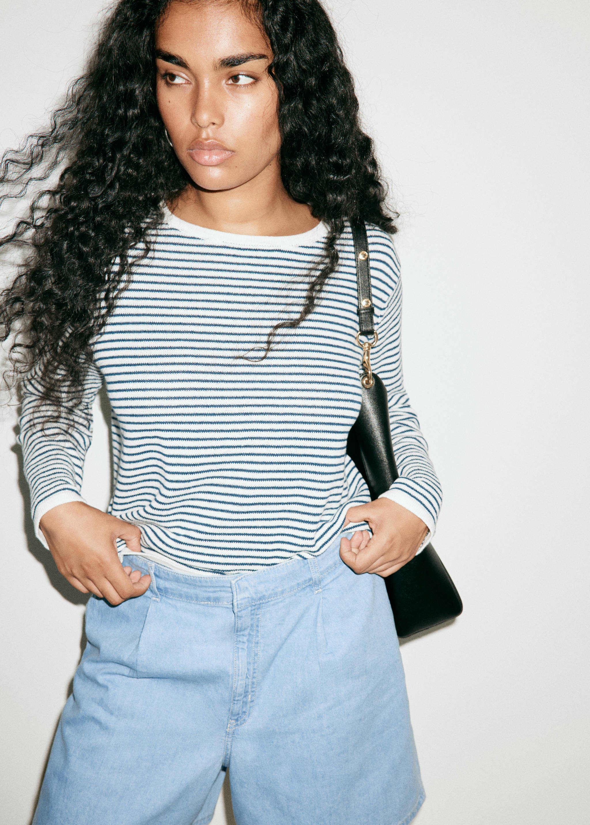 Mid-rise denim bermuda shorts with pleats - Details of the article 5