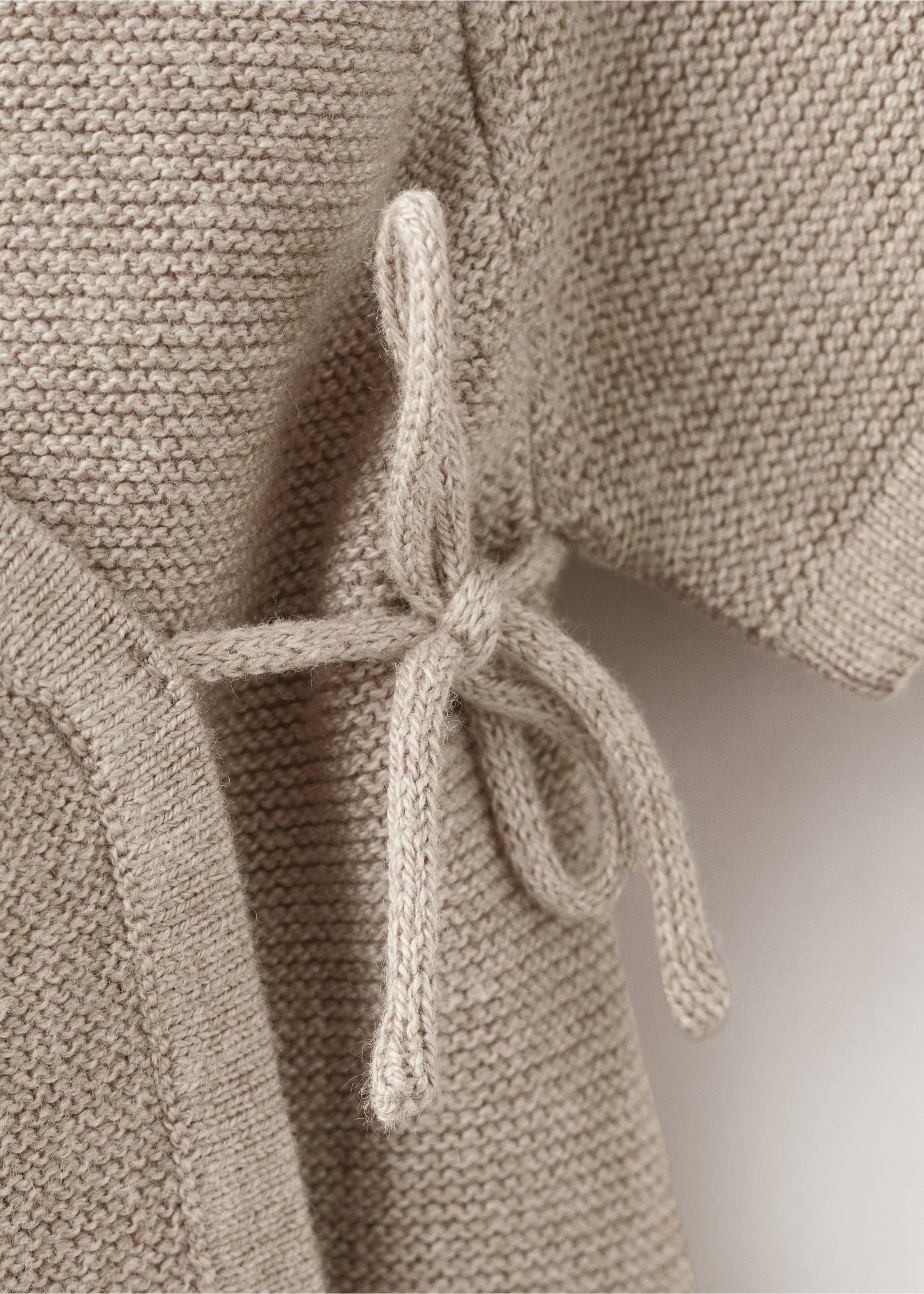 Fine knit babygrow - Details of the article 0, Medium Brown. Ref: 37061402-00.