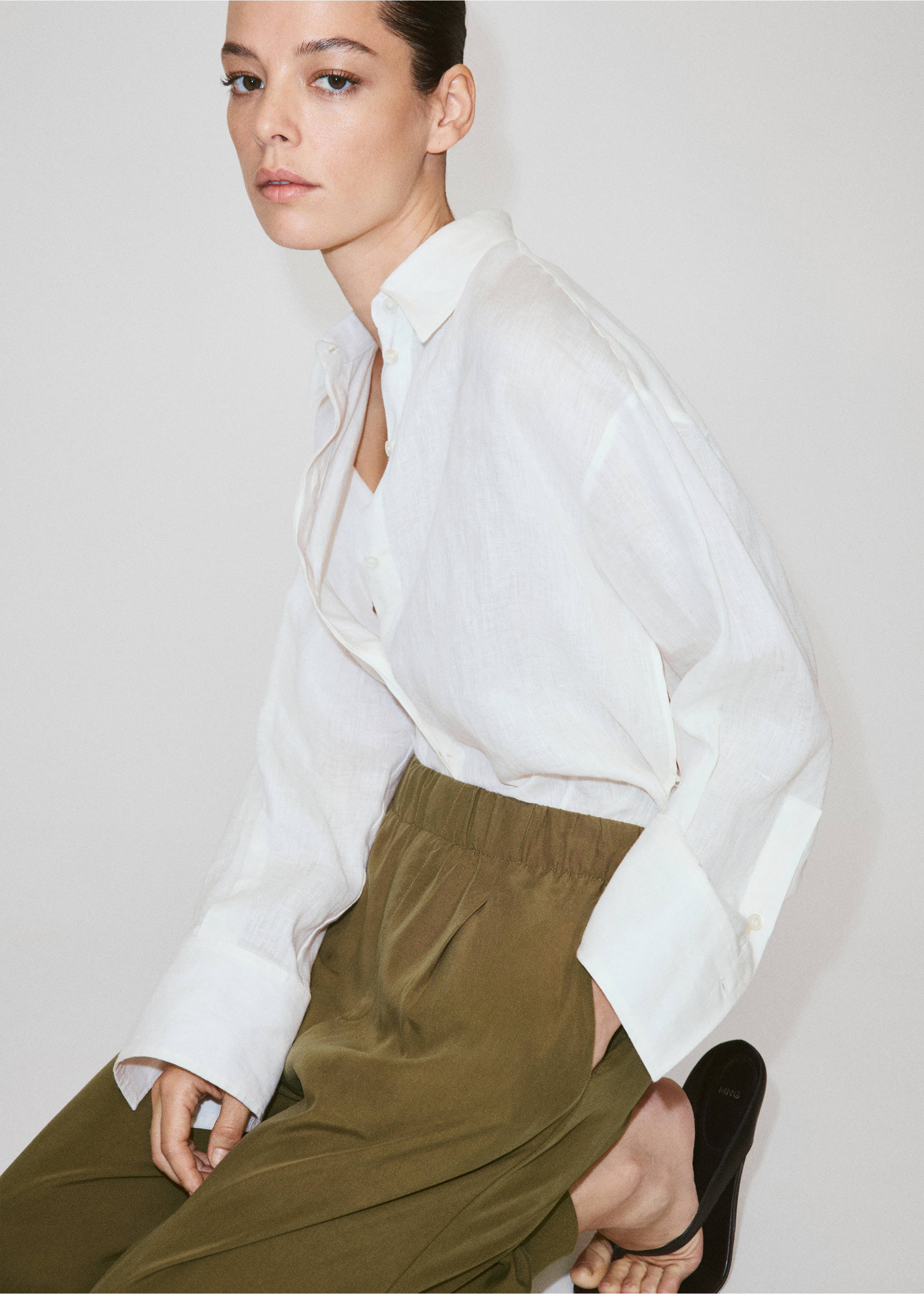 Baggy lyocell trousers - Details of the article 1, Khaki. Ref: 37061411-00.