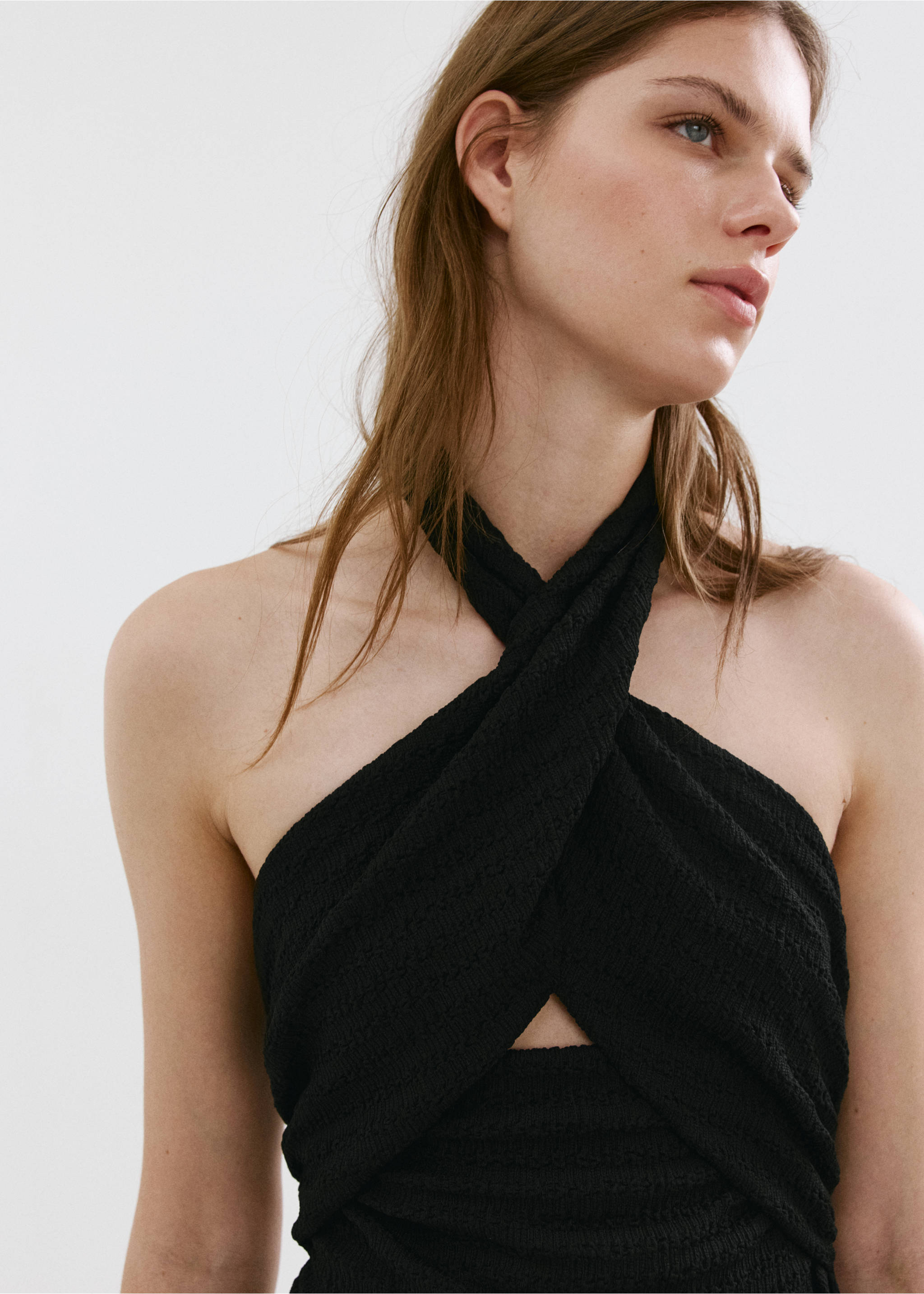Robe dos nu croisée avec ouverture - Détail de l'article 1, Noir. Ref: 37061427-00.