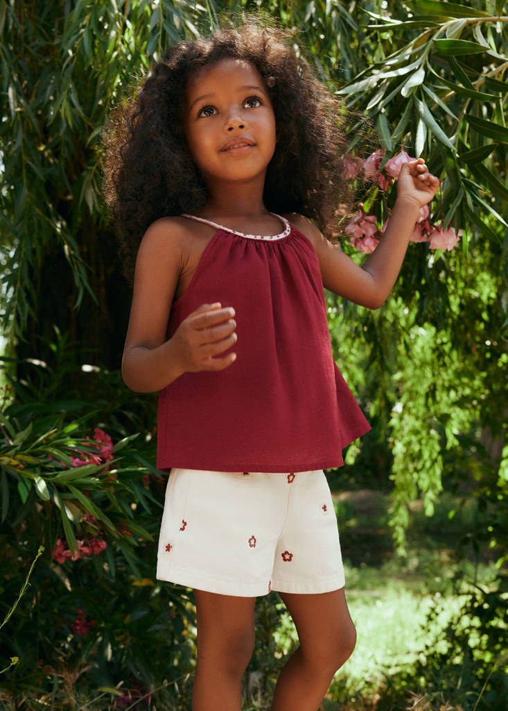 Straight shorts with embroidered flowers — Ecru