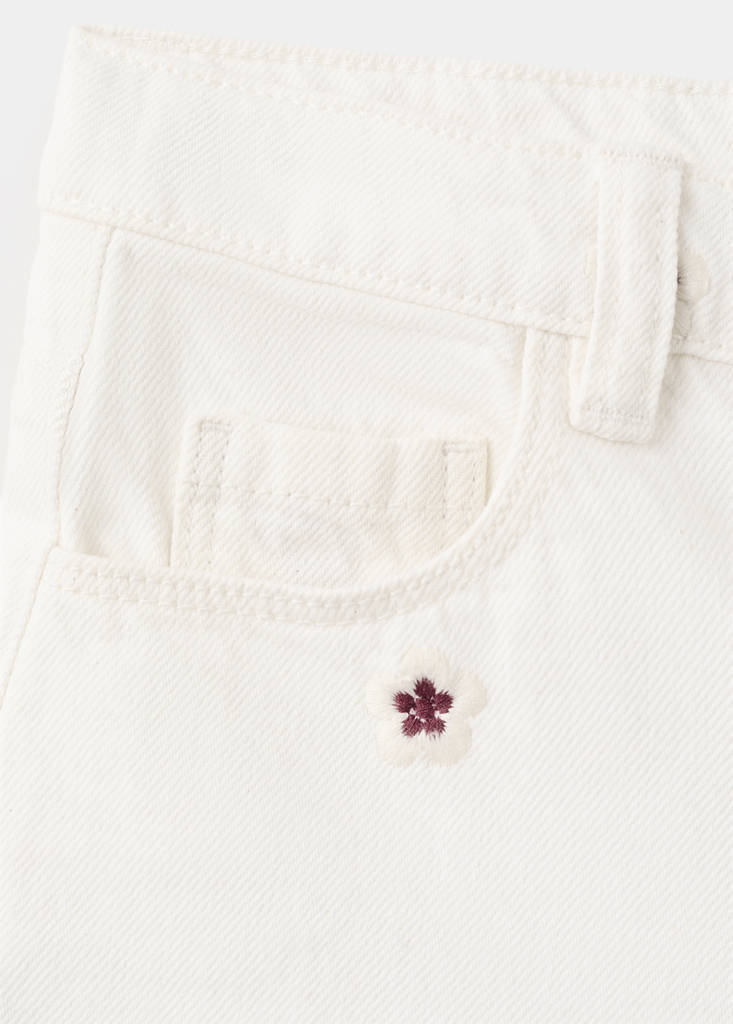 Straight shorts with embroidered flowers — Ecru