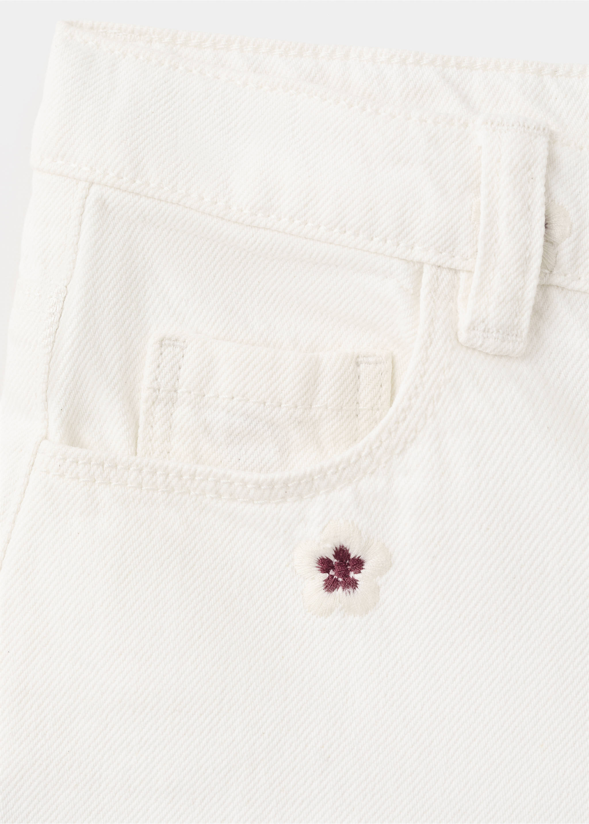 Short droit avec fleurs brodées - Détail de l'article 0, Écru. Ref: 37061428-00.