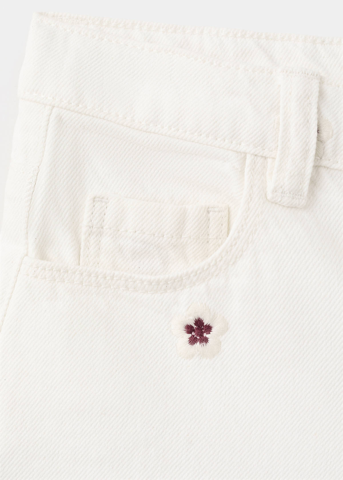Straight shorts with embroidered flowers — Ecru