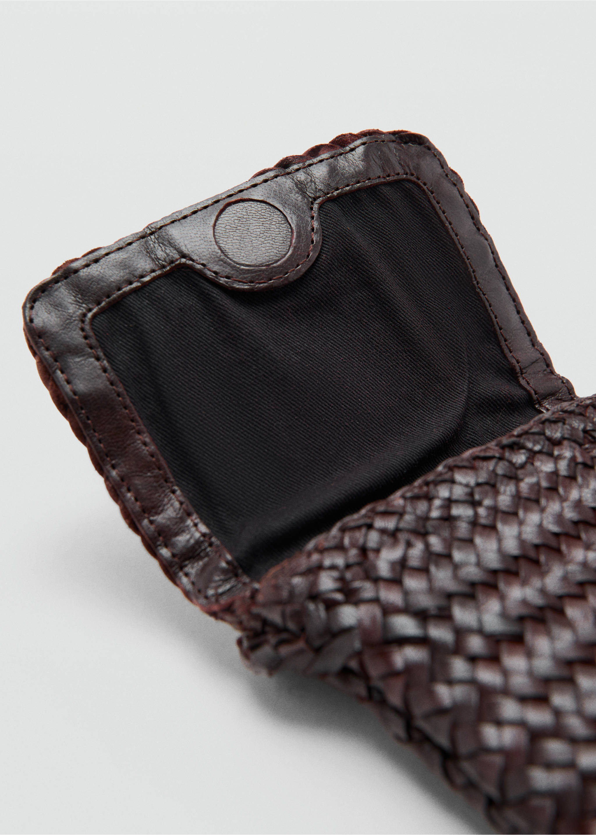 Örgü desenli deri telefon kılıfı - Ürün detayı 1, Çikolata. Ref: 37061433-00.