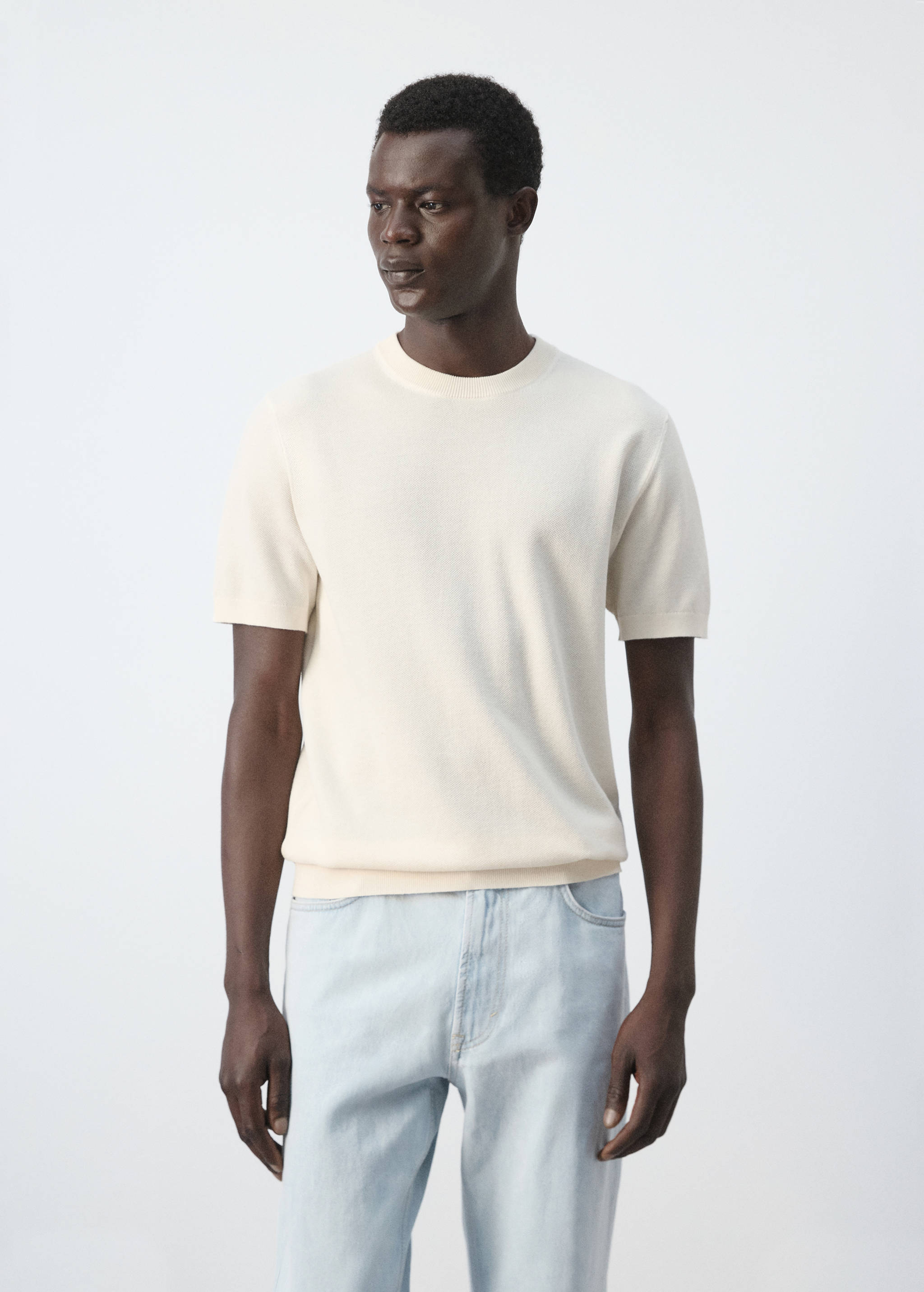 Regular fit t-shirt i trikå - Bild av mittparti