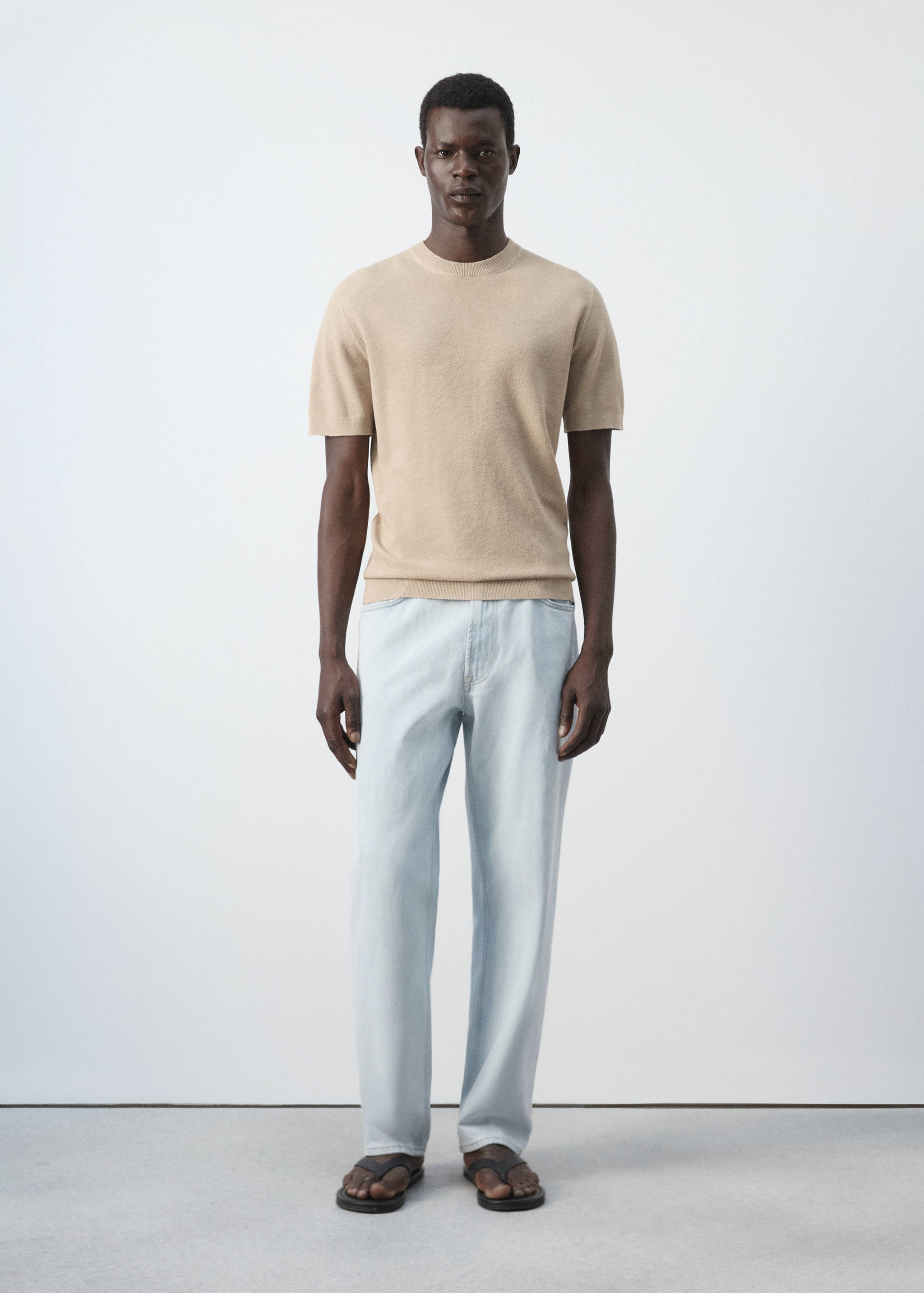 Regular fit t-shirt i trikå - Allmän bild
