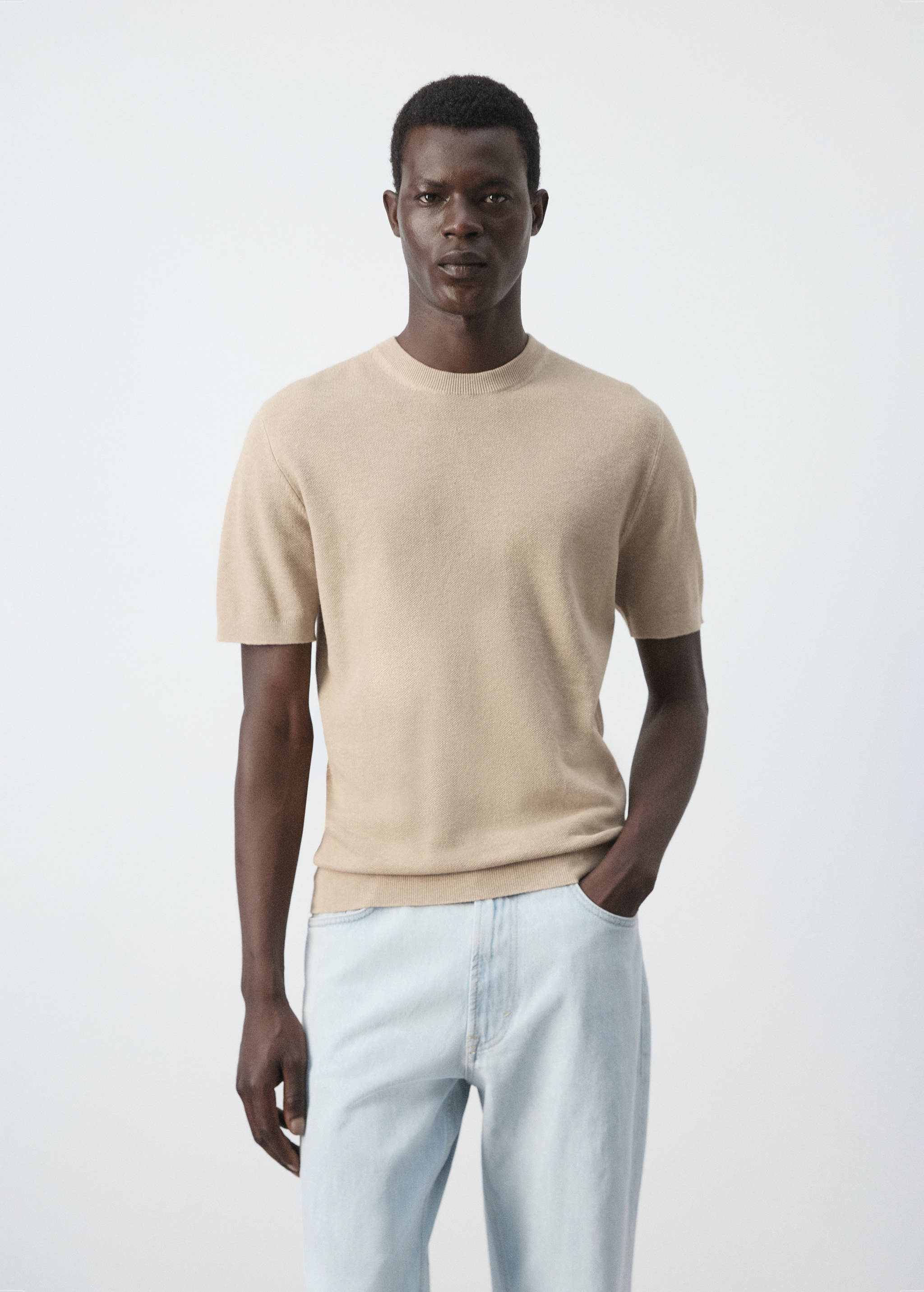 Regular fit t-shirt i trikå - Bild av mittparti